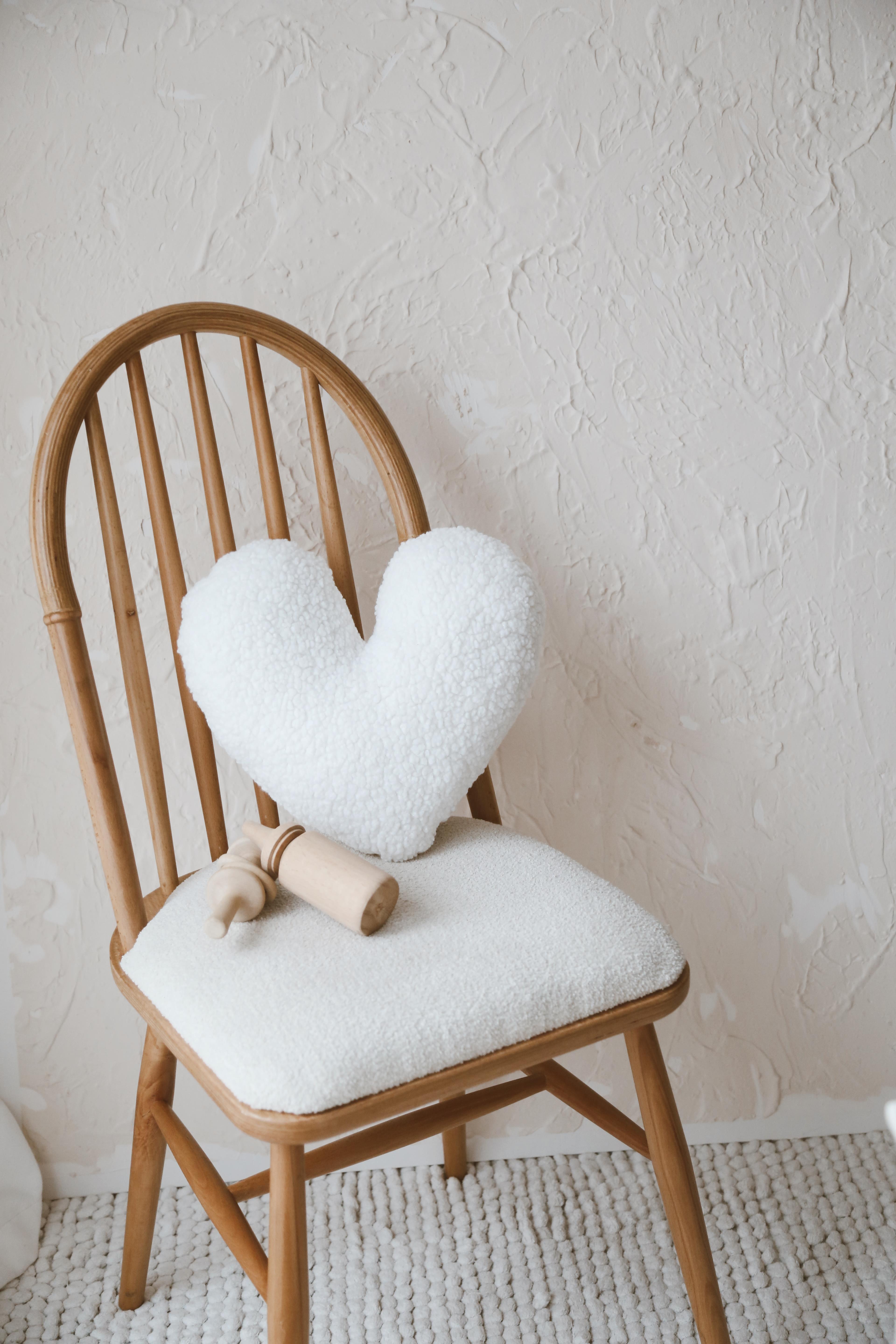 Teddy Beyaz Kalp Yastık