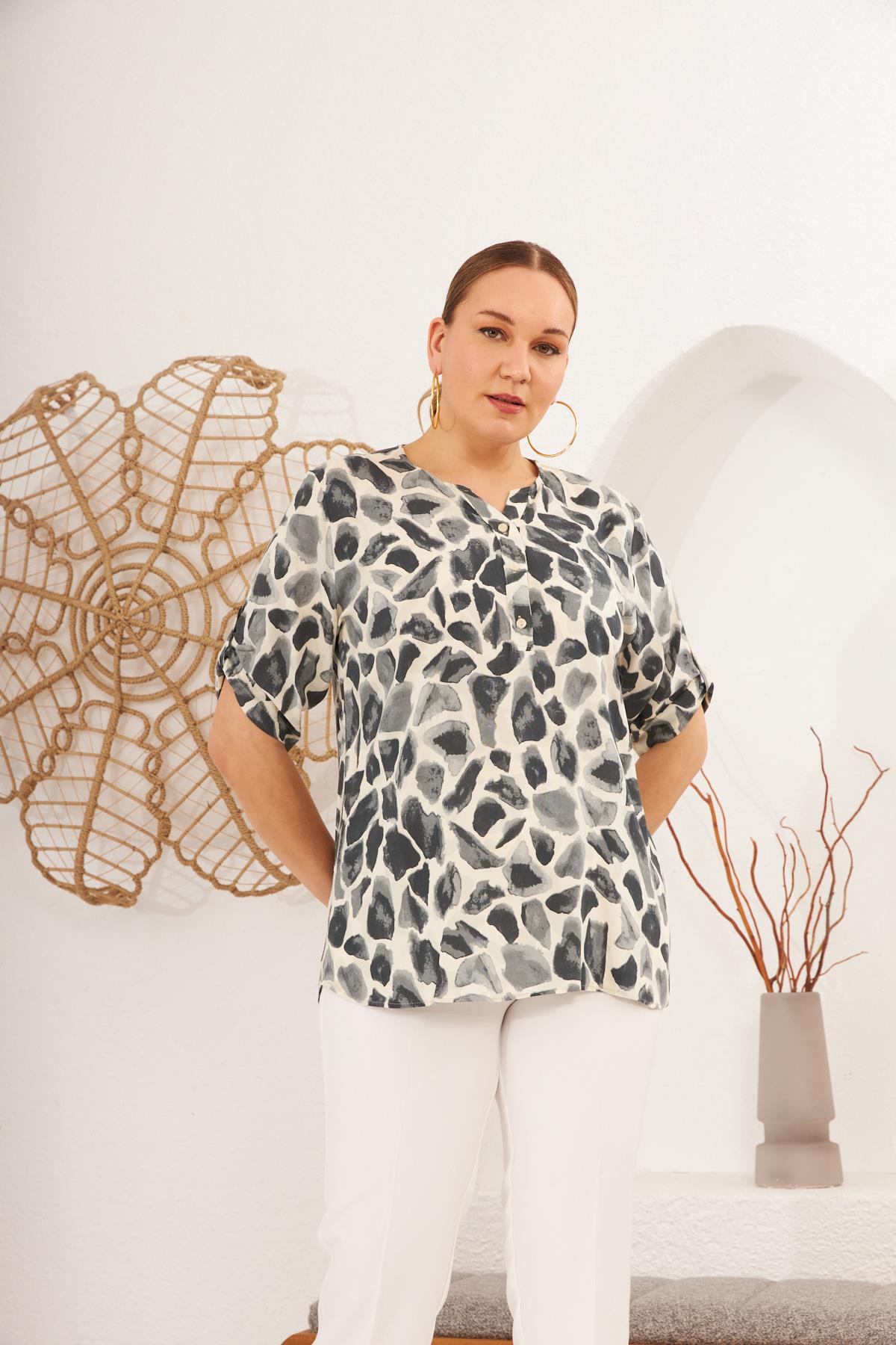 Rmg Kol Detaylı Desenli Büyük Beden Füme Bluz