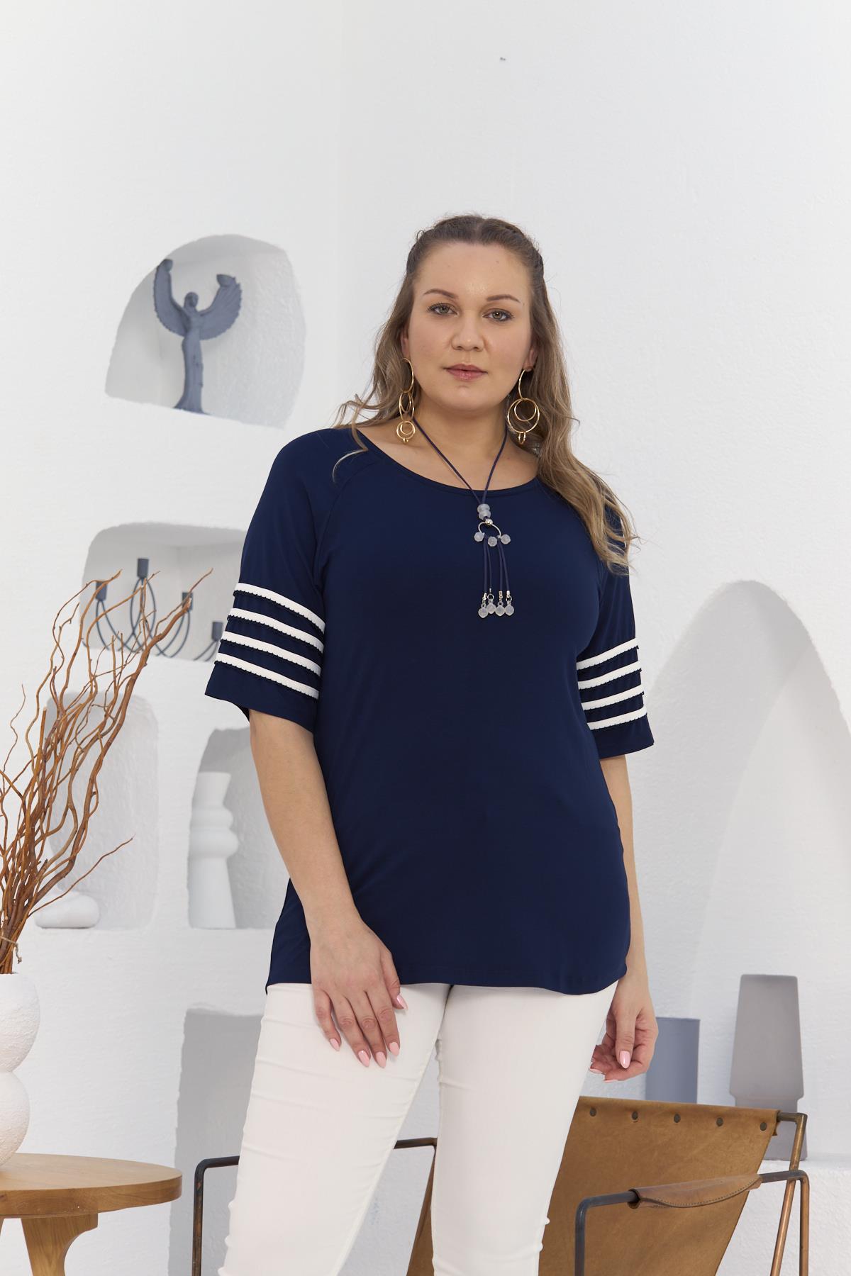 Rmg Kol Detaylı Aksesuarlı Büyük Beden Lacivert Tişört