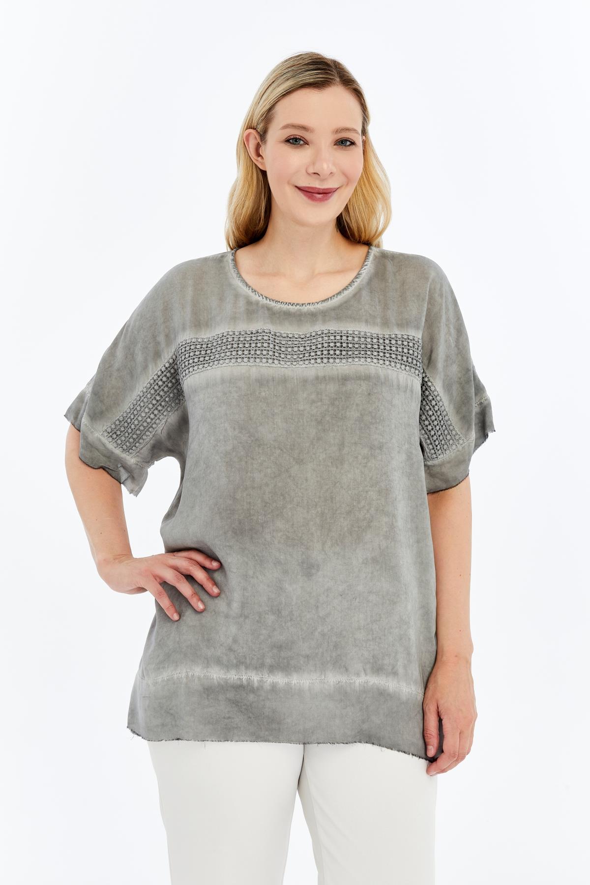 Dantel Detaylı Büyük Beden Yıkamalı Bluz Füme