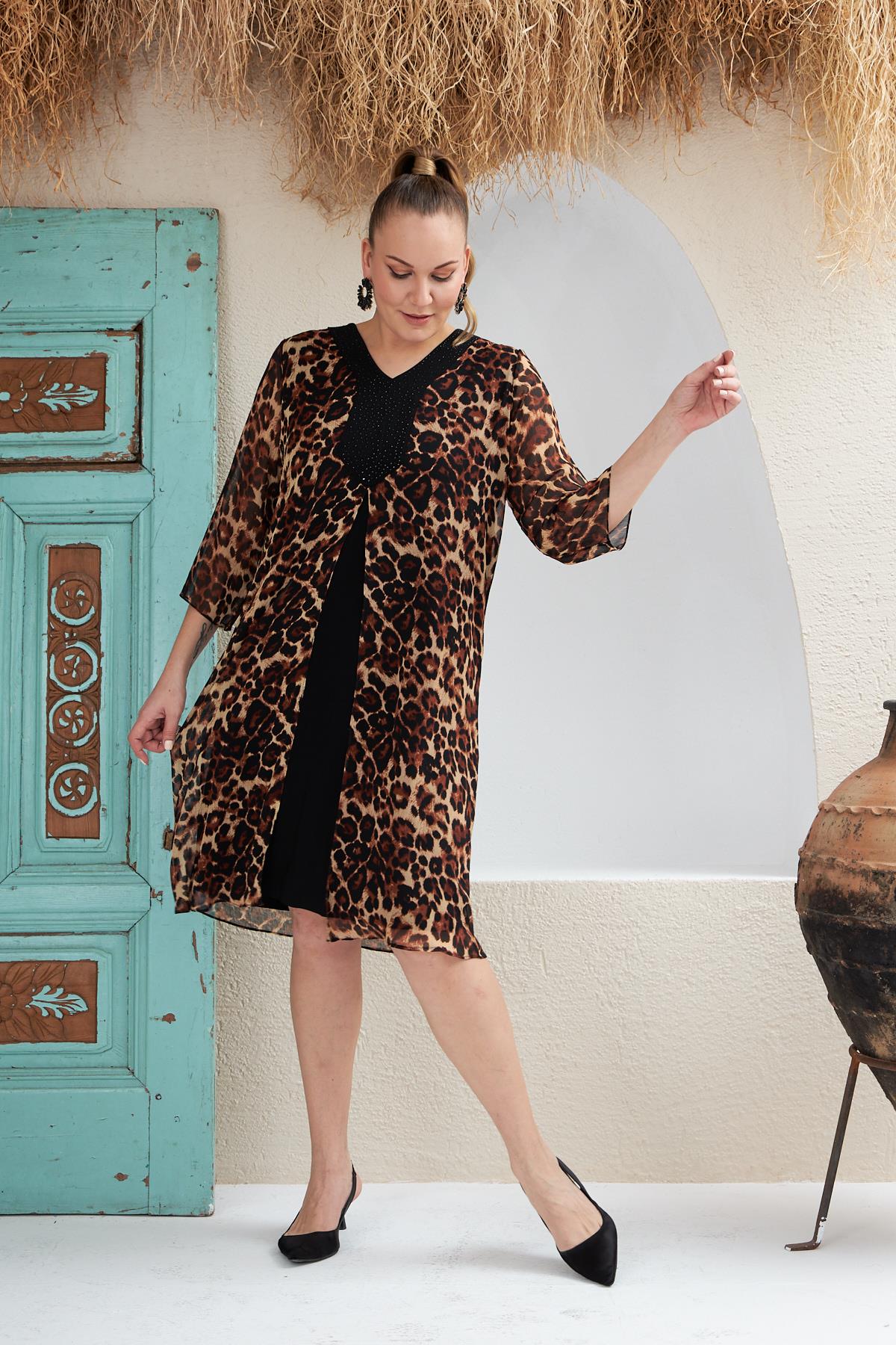 Rmg Yaka Taş Detaylı Leopar Desenli Büyük Beden Vizon Elbise 