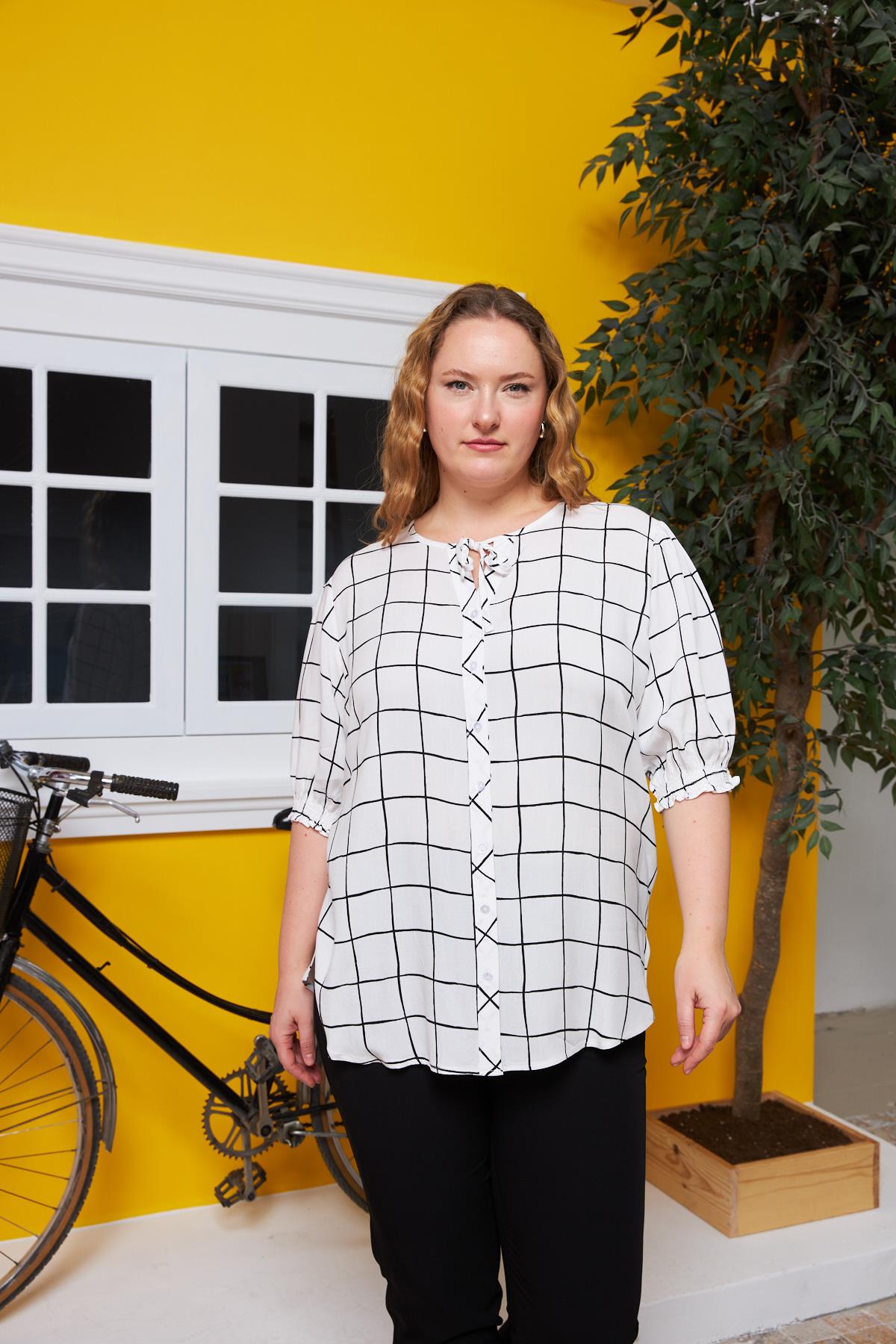 Yaka Bağcık Detaylı Kareli Büyük Beden Gömlek Ekru