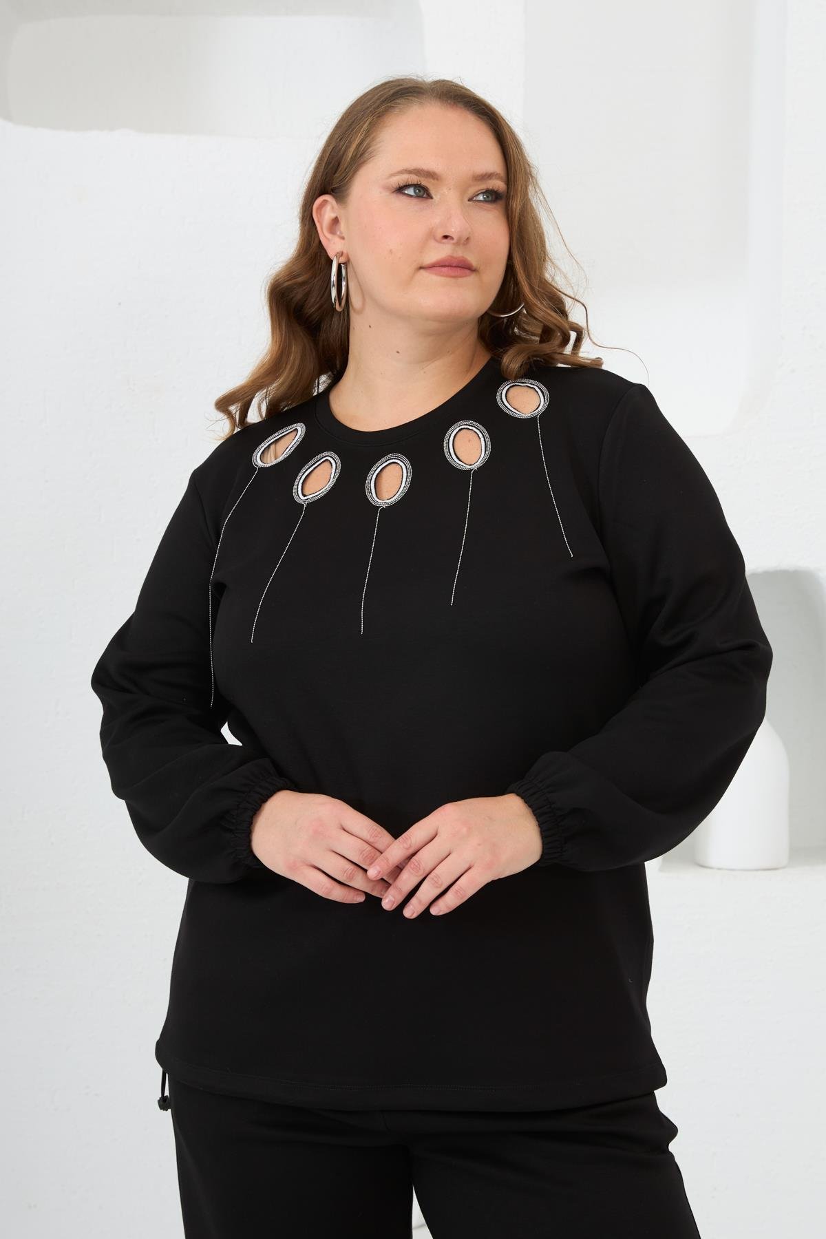 Yaka Detaylı Kol ve Eteği Büzgülü Büyük Beden Sweat Siyah