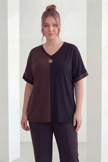 Yaka Aksesuarlı Büyük Beden Garnili Tişört Kahve - RMG