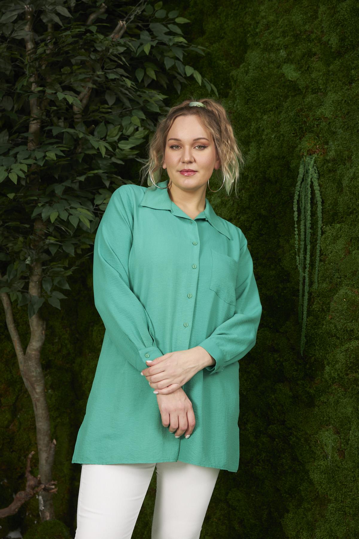 Yanları Yırtmaç Detaylı Büyük Beden Yeşil Gömlek	