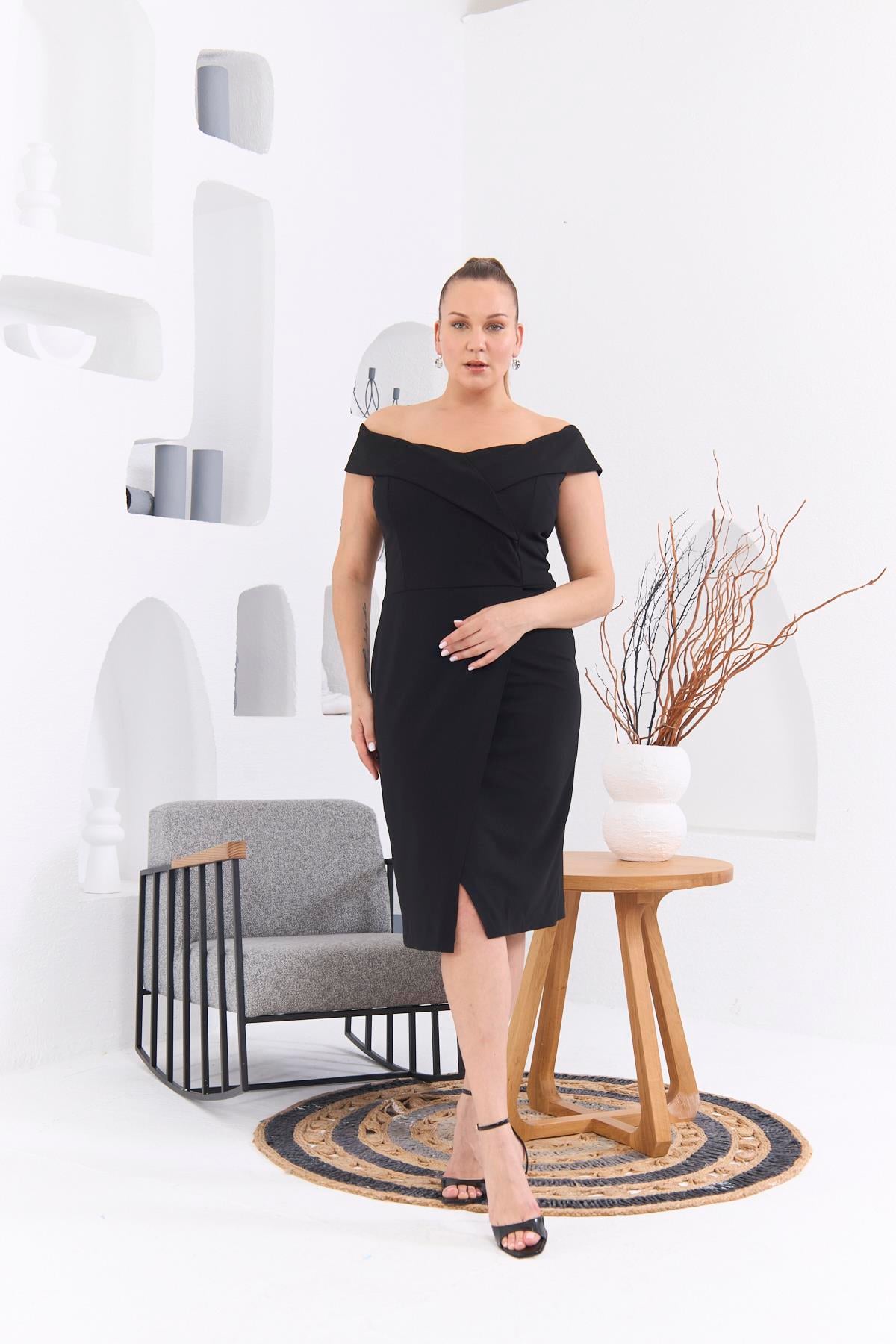 Kayık Yaka Büyük Beden Siyah Elbise