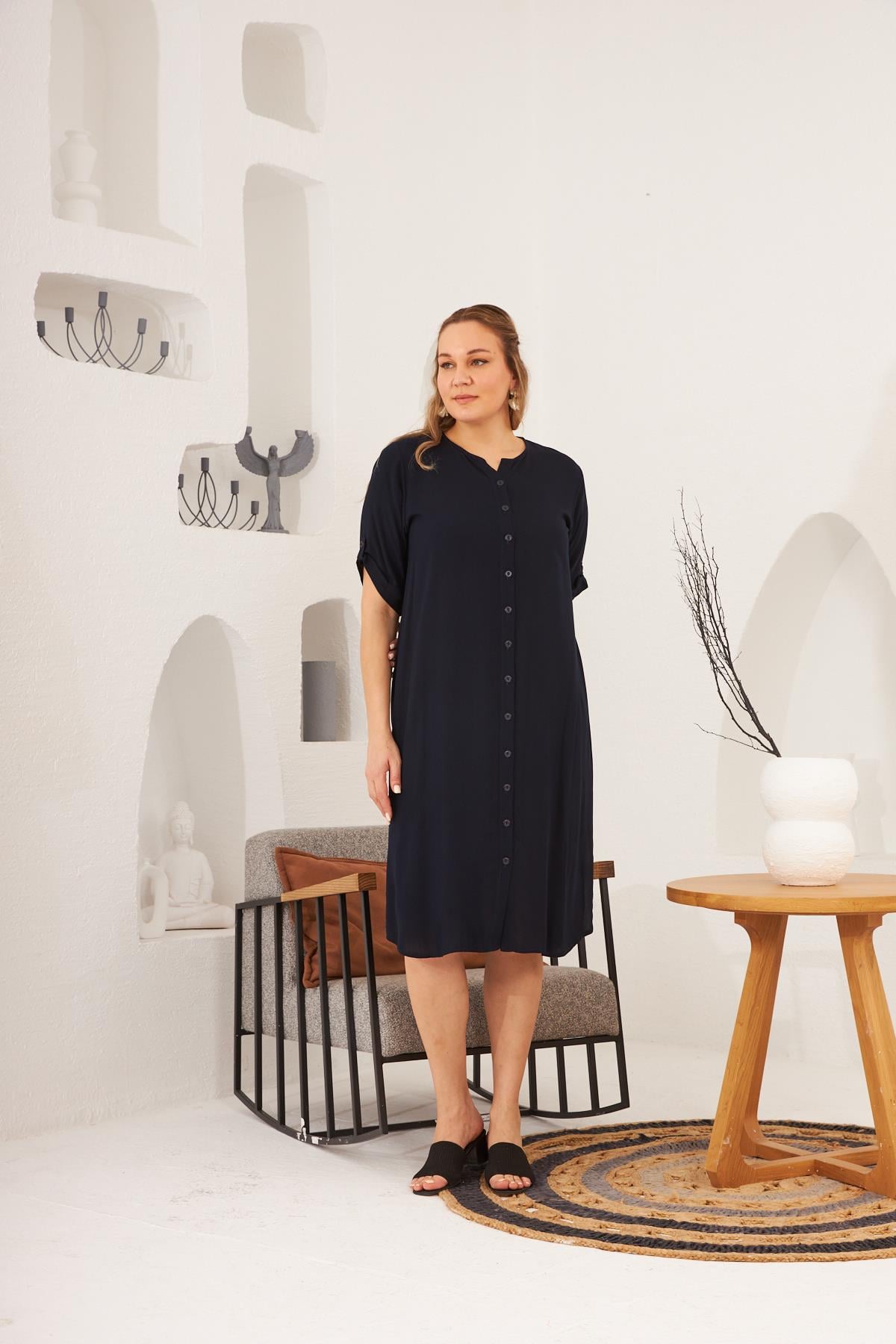 Düğmeli Kol Detaylı Büyük Beden Lacivert Elbise