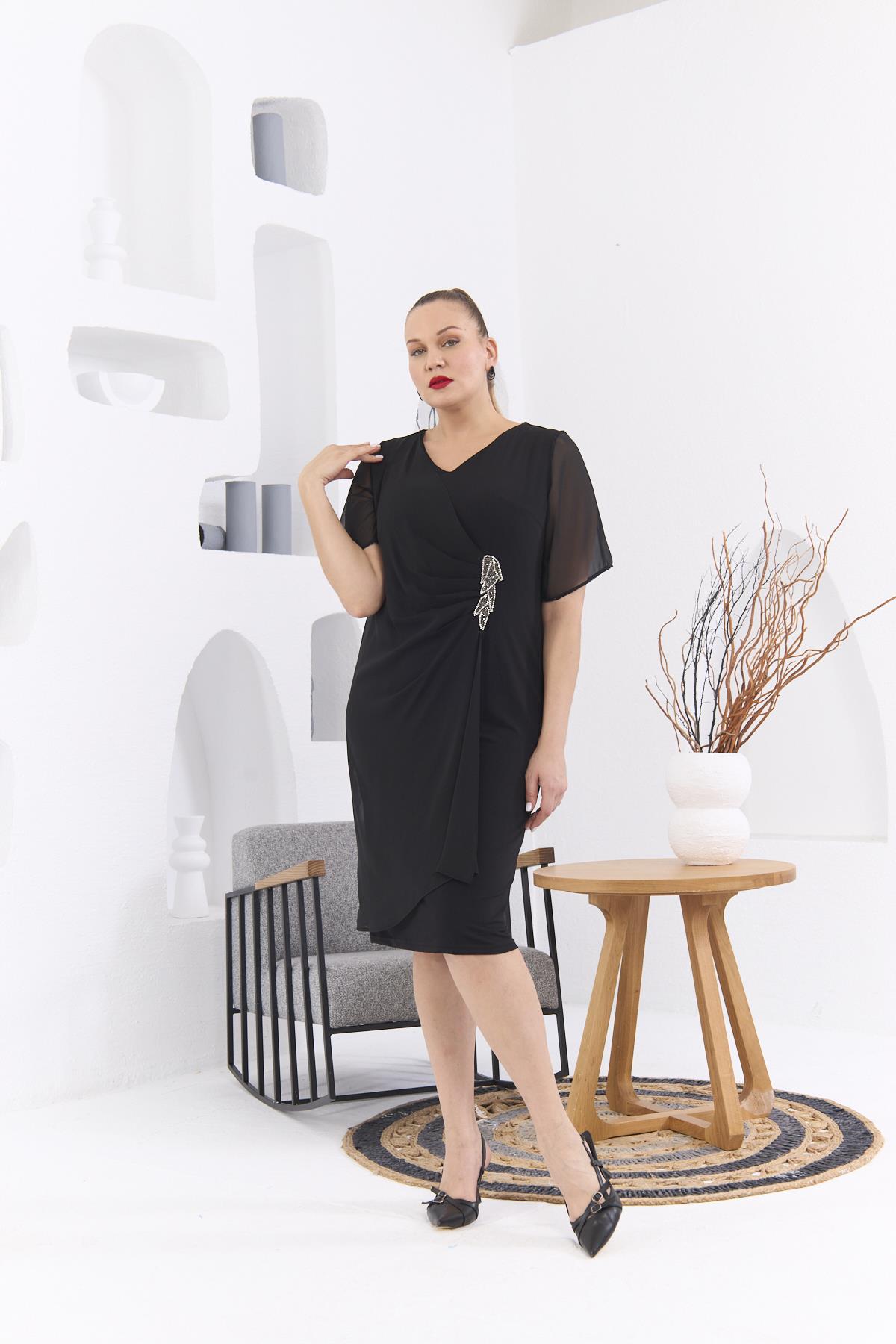 Asimetrik Büyük Beden Taş Aksesuarlı Siyah Abiye Elbise