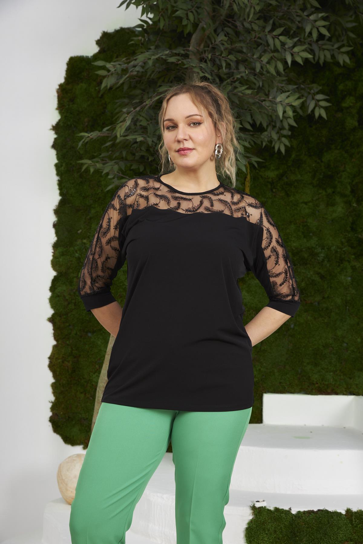 Tül Detaylı Büyük Beden Siyah Bluz