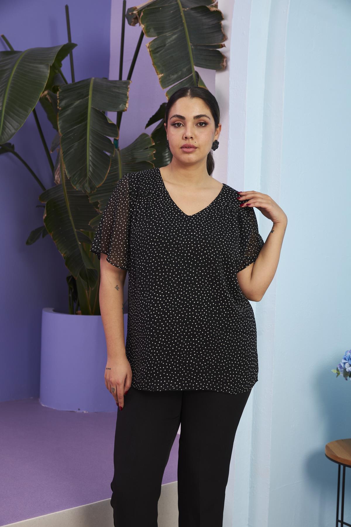 Kol Tül Detaylı V Yaka Büyük Beden Puantiyeli  Bluz