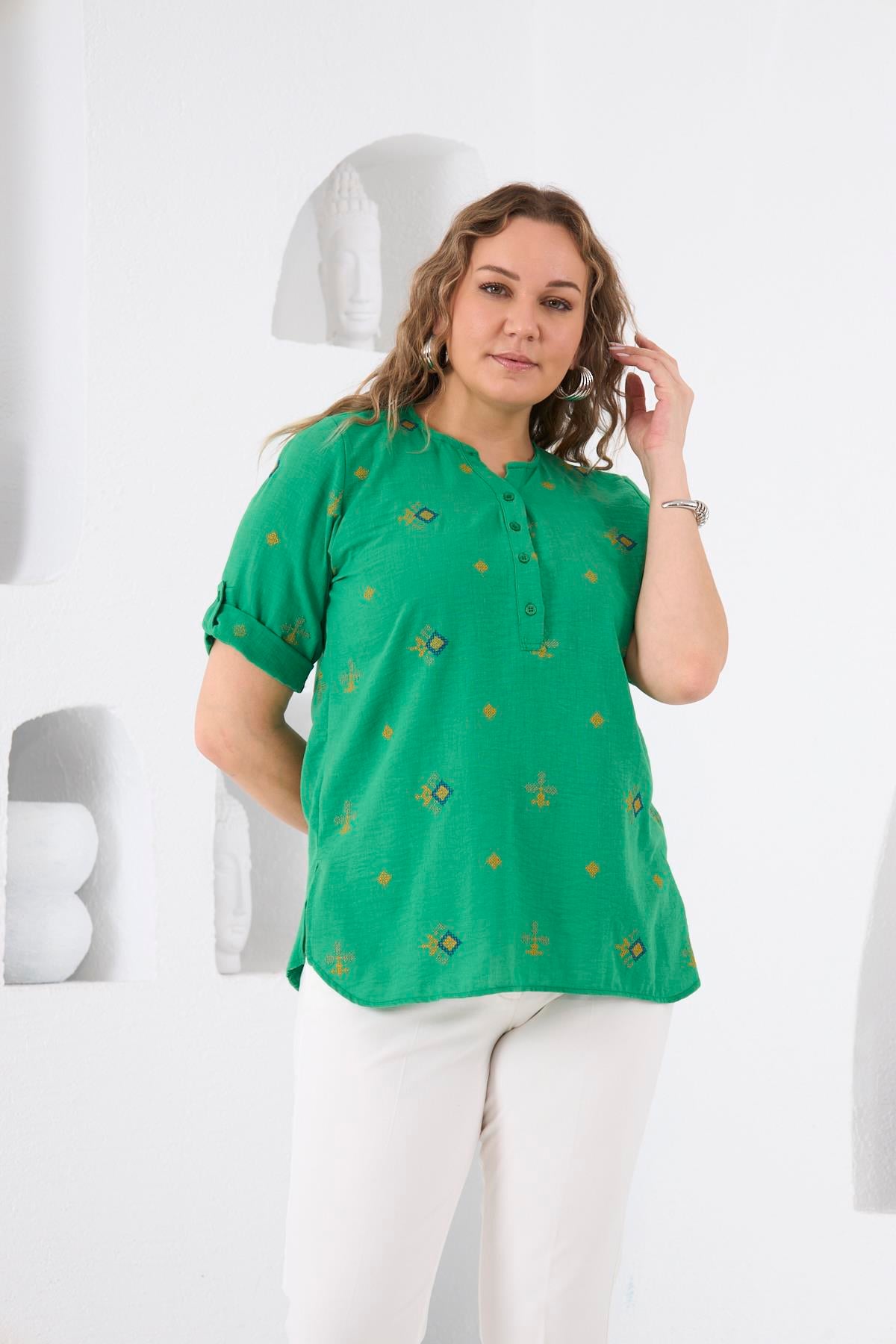 Etnik Nakış Detaylı Yırtmaçlı Büyük Beden Yeşil Bluz