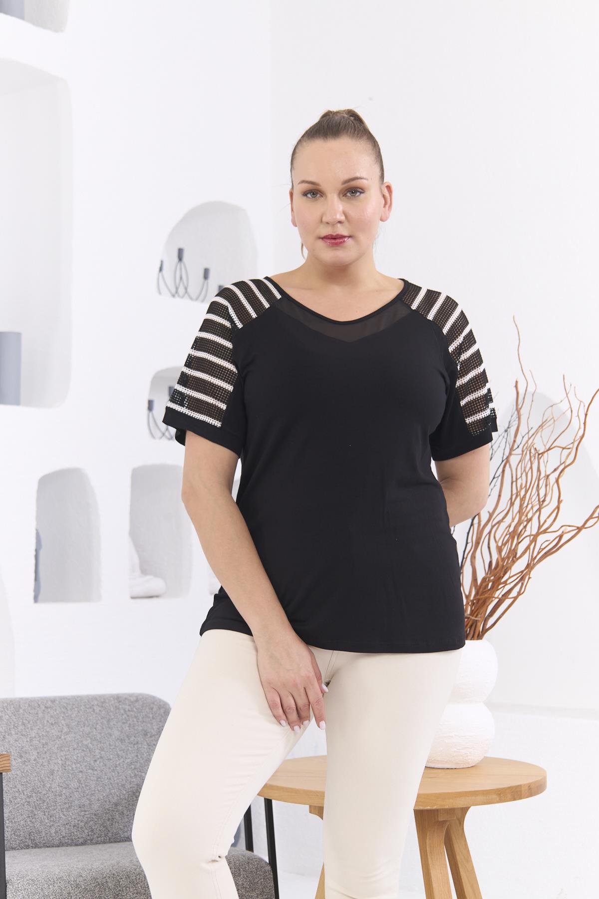 Omuz File Detaylı Büyük Beden Siyah Tişört