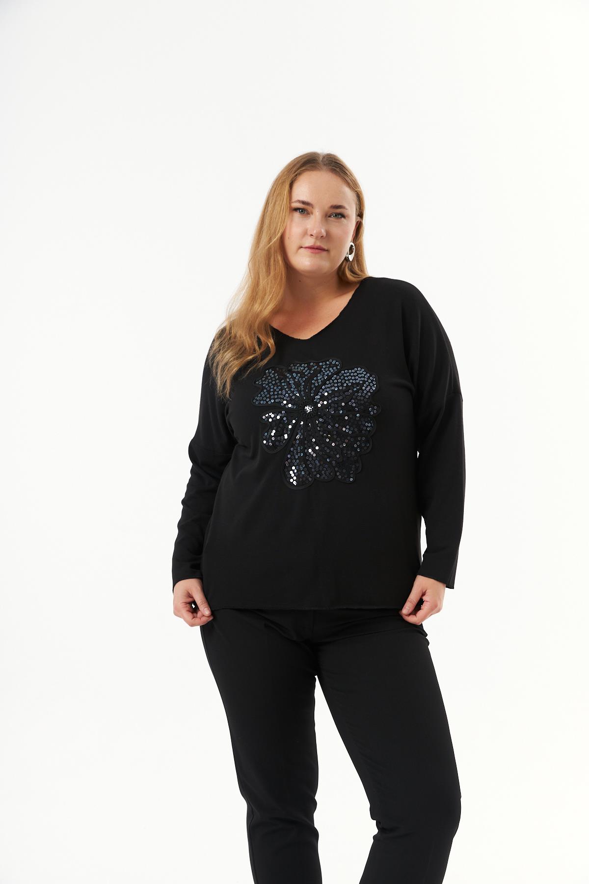 Büyük Beden Pul Nakış Detay Triko Kazak Siyah
