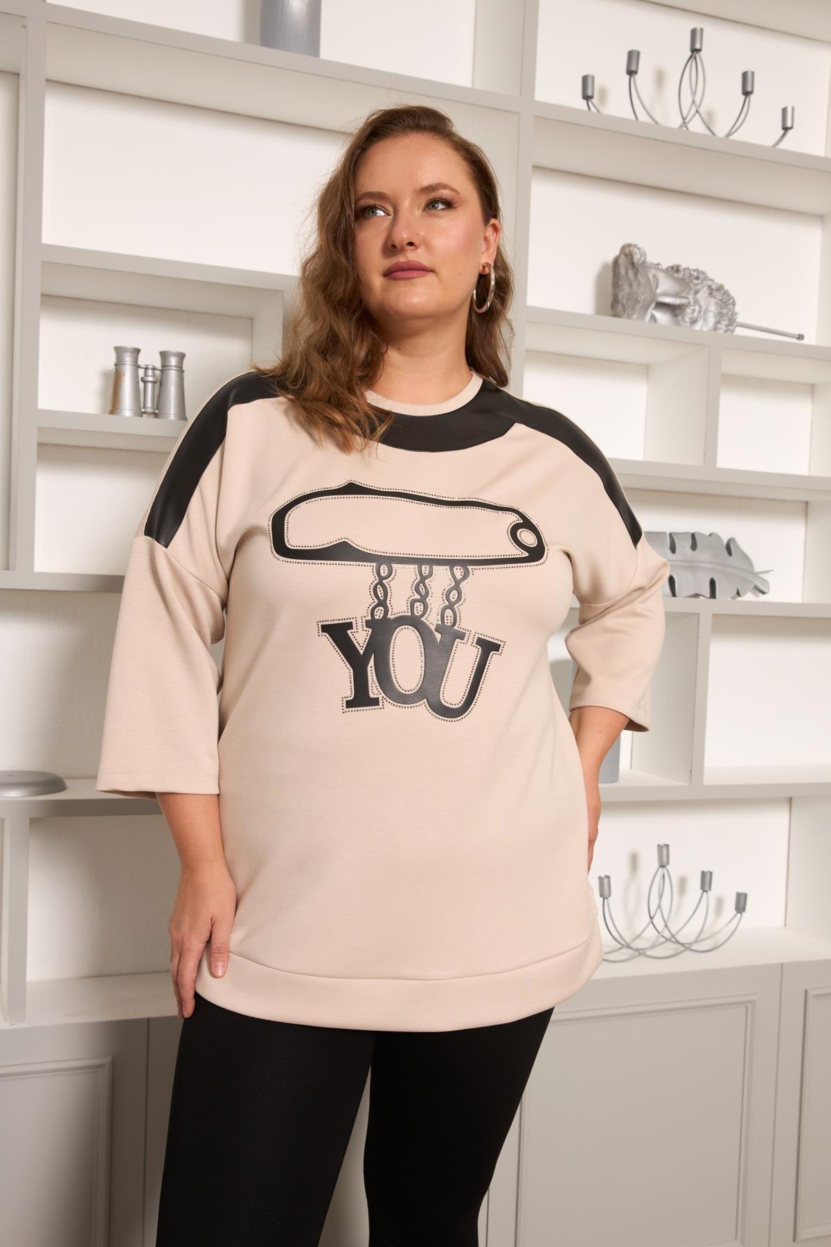 Büyük Beden Taş ve Deri Detaylı Bluz Krem