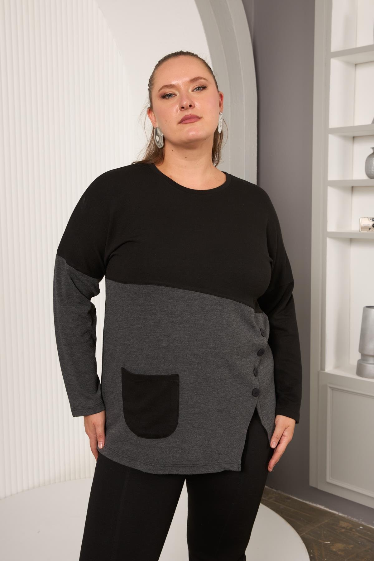 Büyük Beden Önü Düğme ve Cep Detay Bluz Siyah