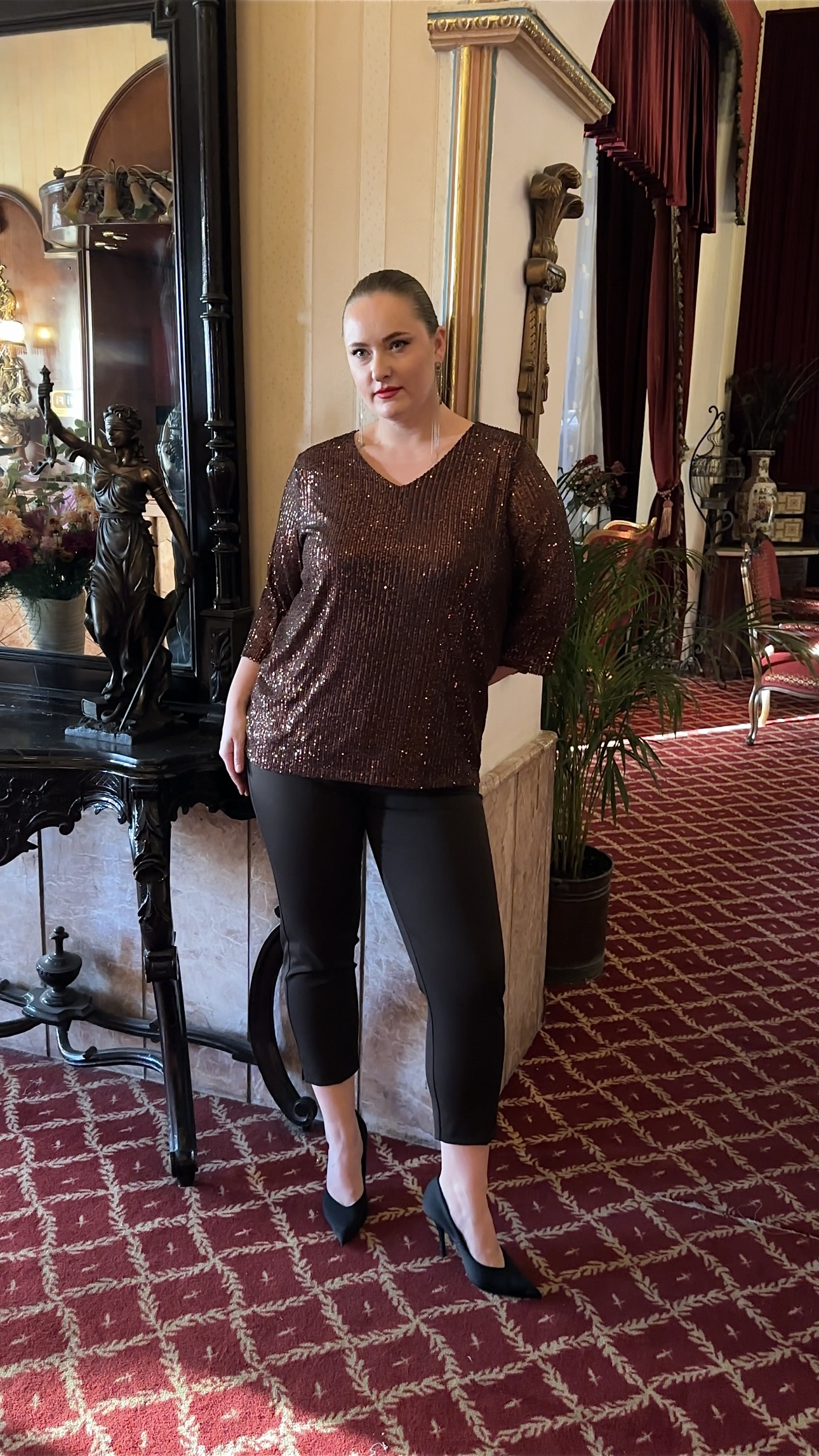 Büyük Beden Astarlı Pul Payet Bluz Kahve