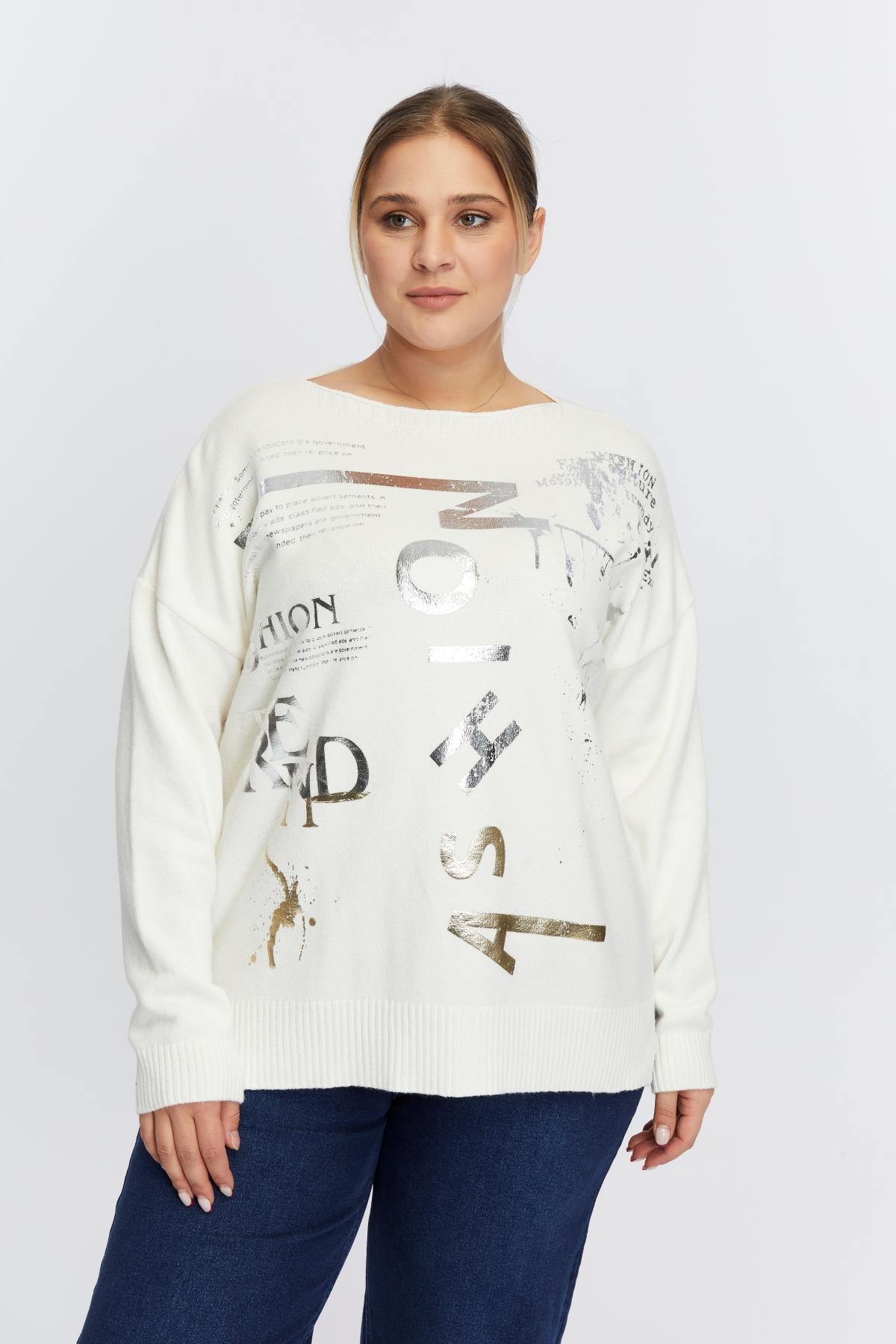 Büyük Beden Kayık Yaka Baskılı Triko Ekru