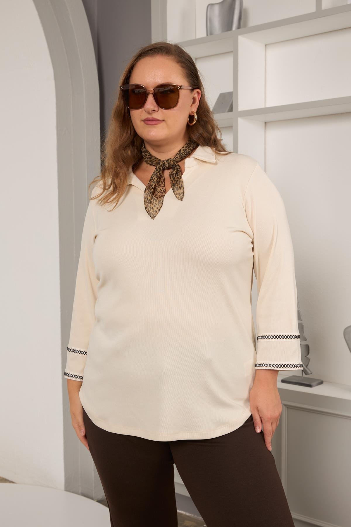 Büyük Beden Kol Nakış Detay Örme Bluz Ekru