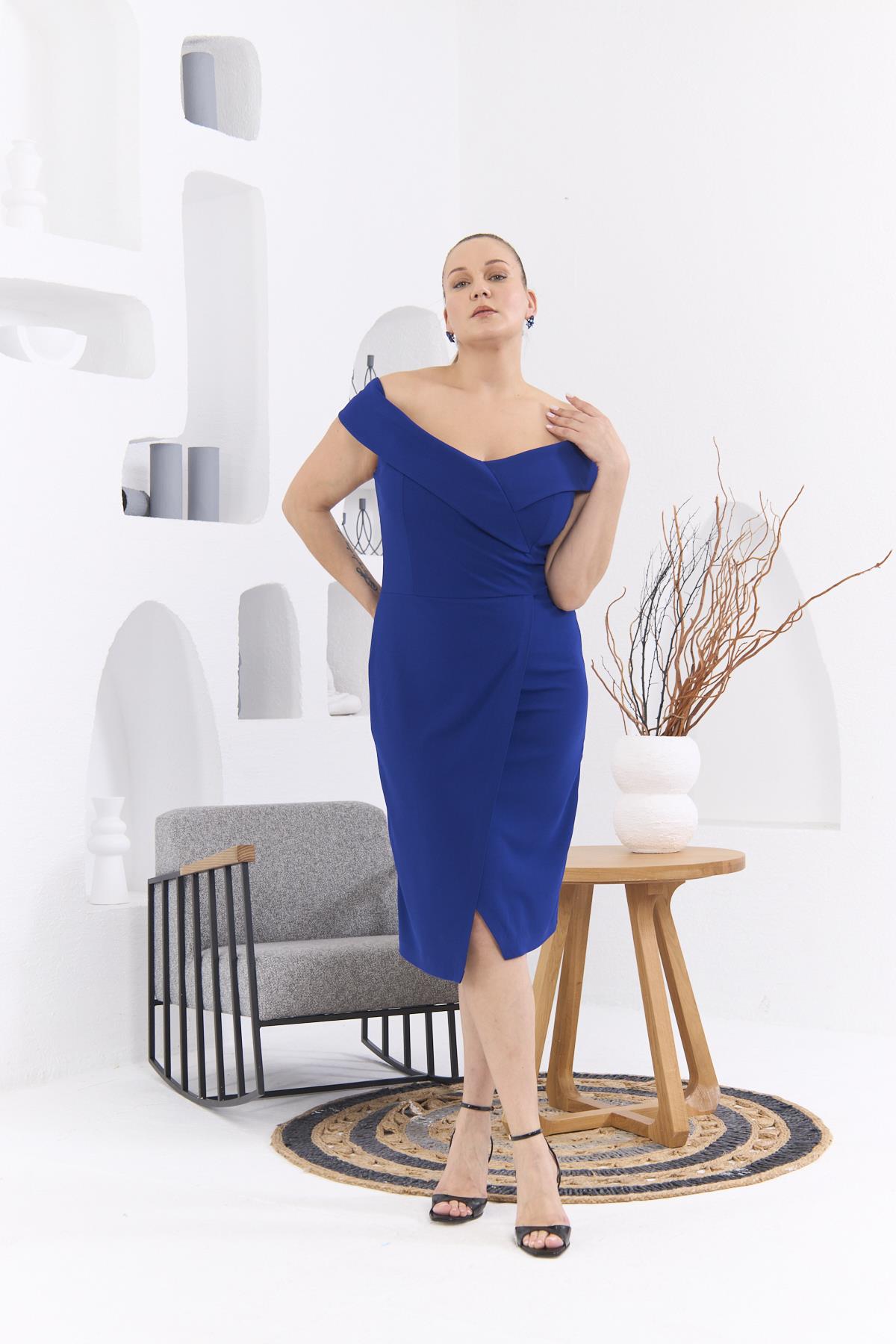 Kayık Yaka Büyük Beden Saks Elbise