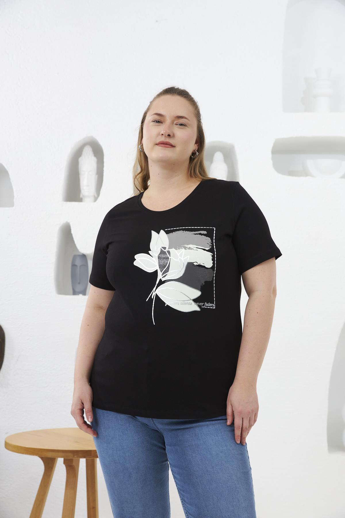 Çiçek Desenli Baskılı Büyük Beden Tişört Siyah