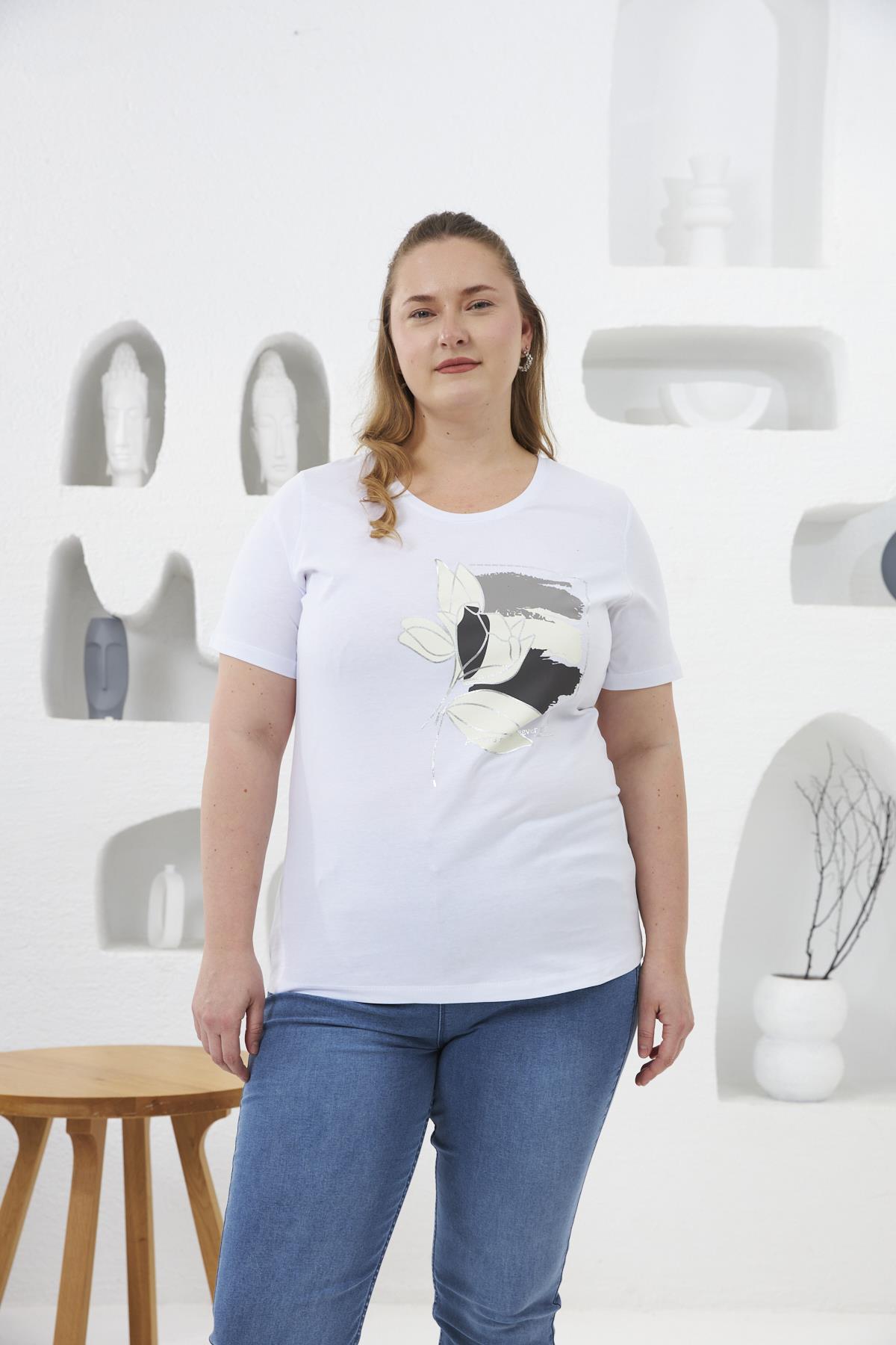 Çiçek Desenli Baskılı Büyük Beden Tişört Beyaz
