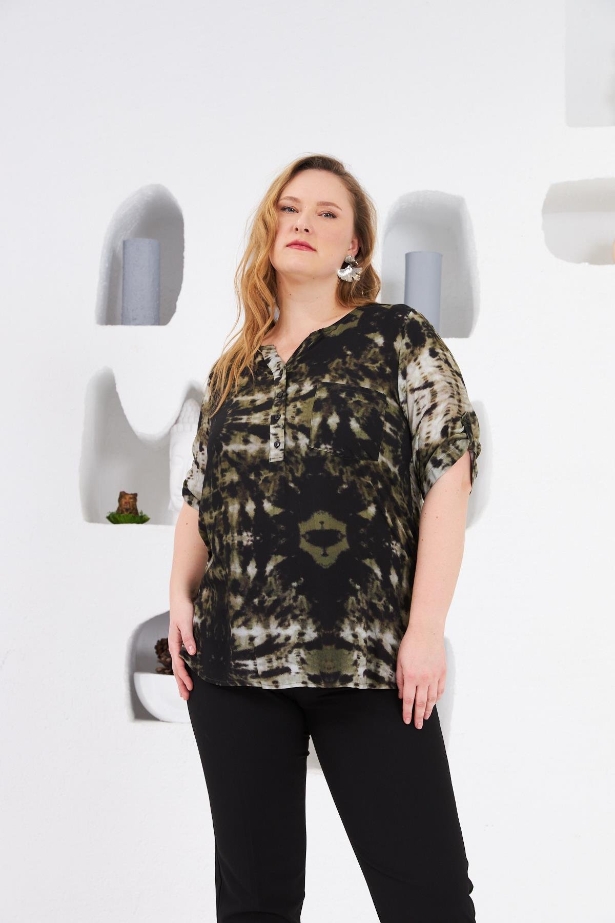 Desenli Hakim Yaka Büyük Beden Bluz Haki