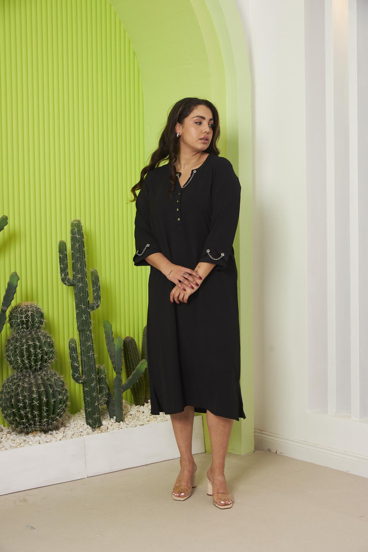 Yaka Ve Kol Zincir Detaylı Büyük Beden Siyah Elbise