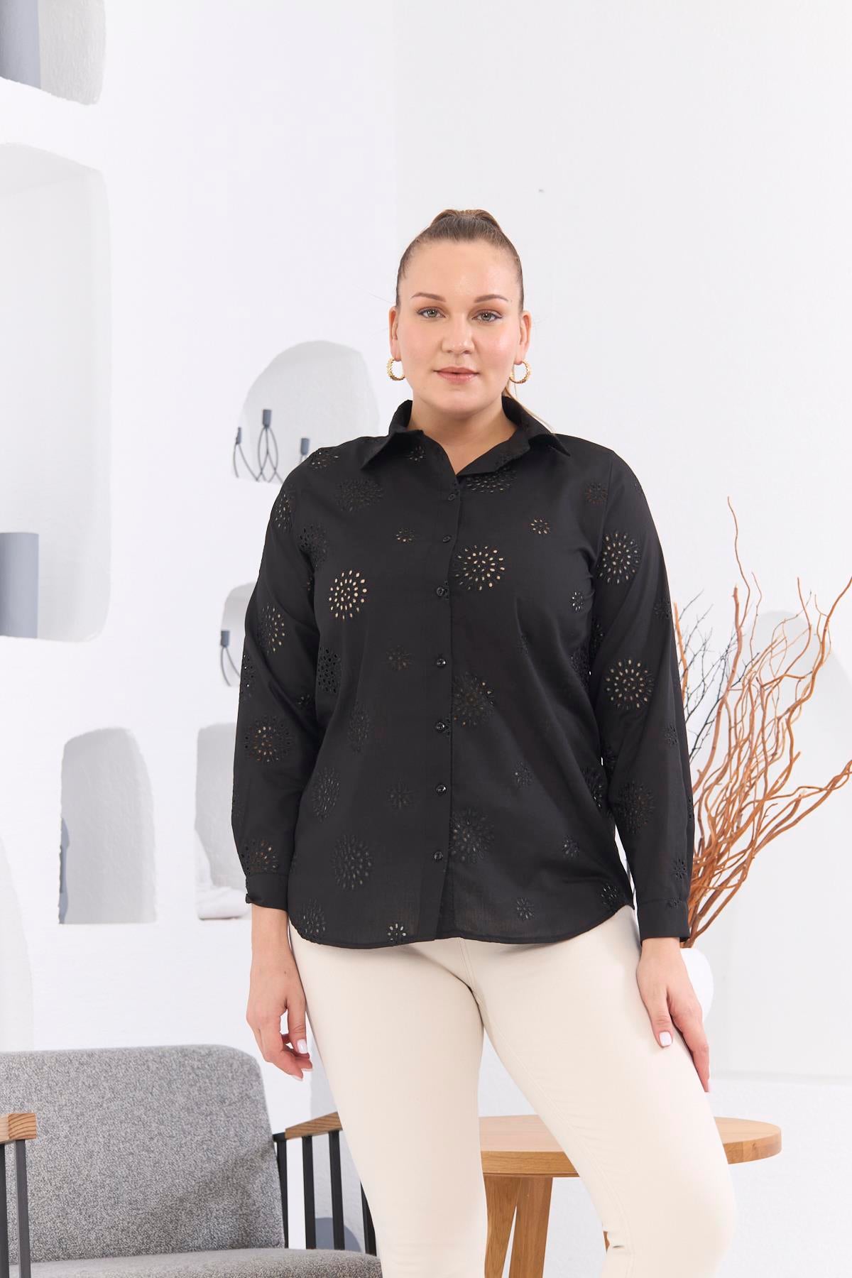 Delikli Dantel Detaylı Büyük Beden Siyah Gömlek