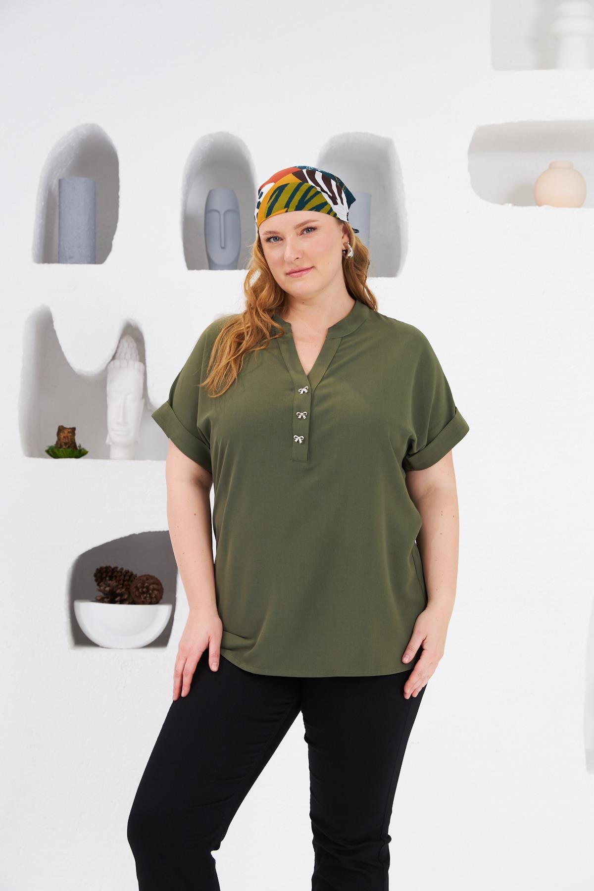 Fiyonk Düğme Detaylı Büyük Beden Bluz Haki