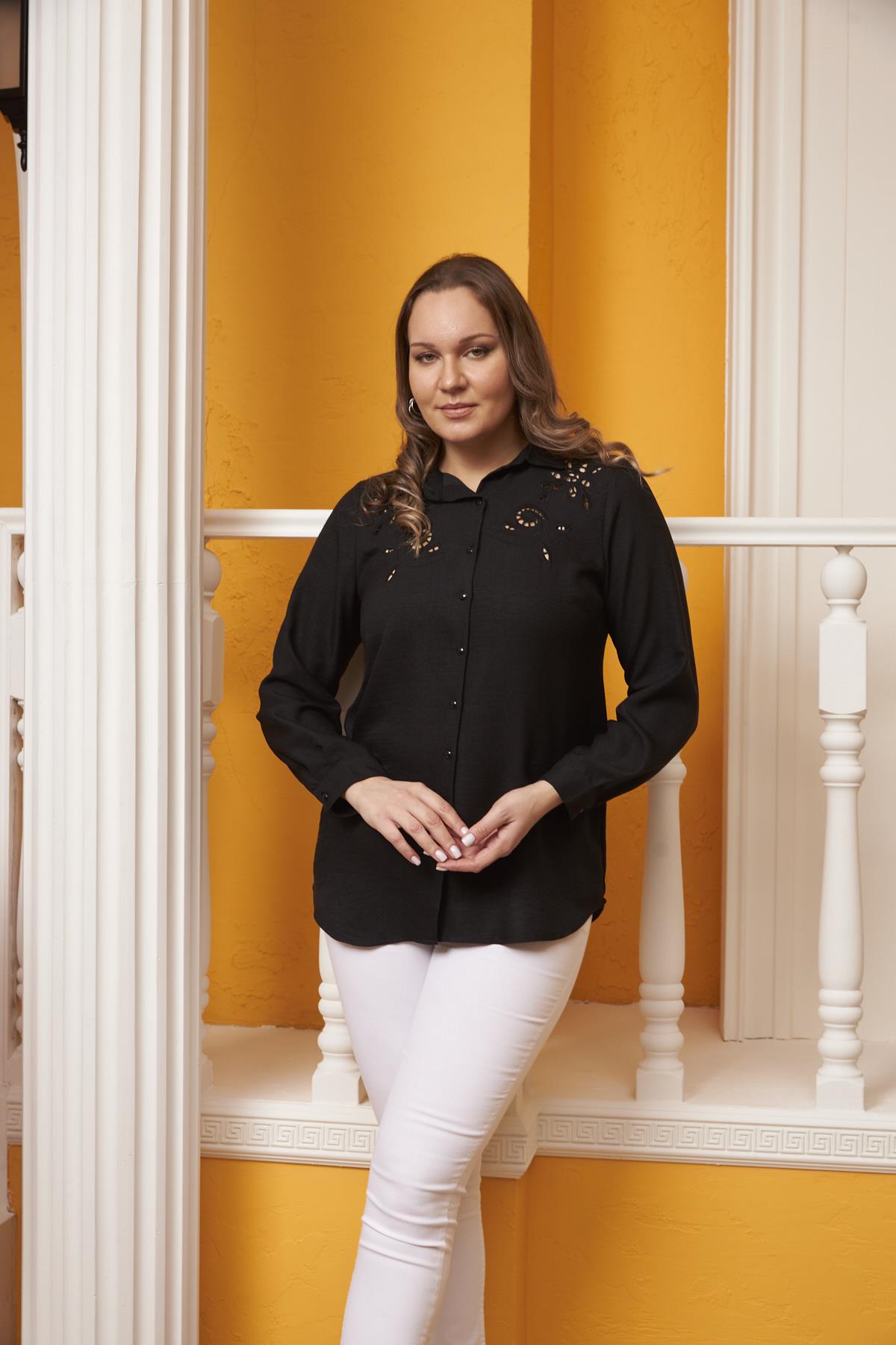 Yaka Lazer Kesimli Nakışlı Büyük Beden Siyah Gömlek