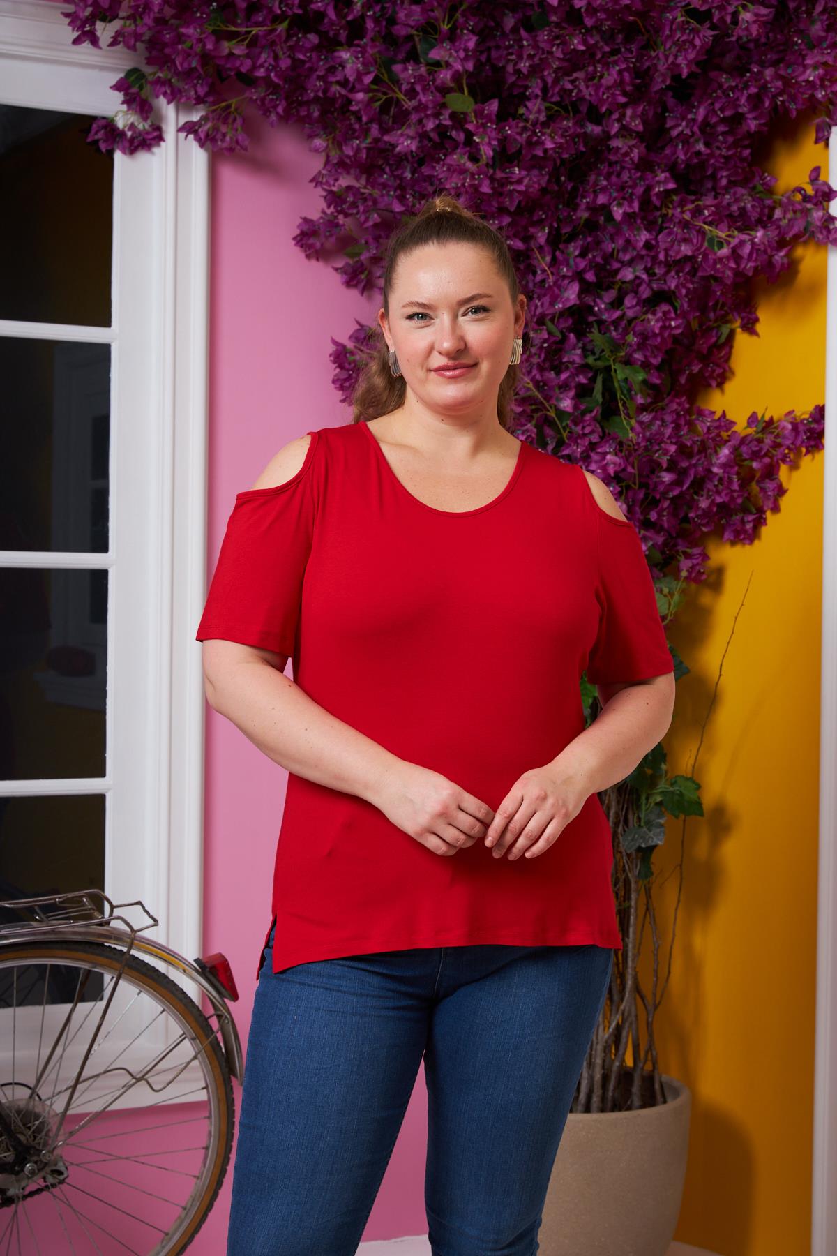 Omuzları Açık Büyük Beden Tişört Kırmızı