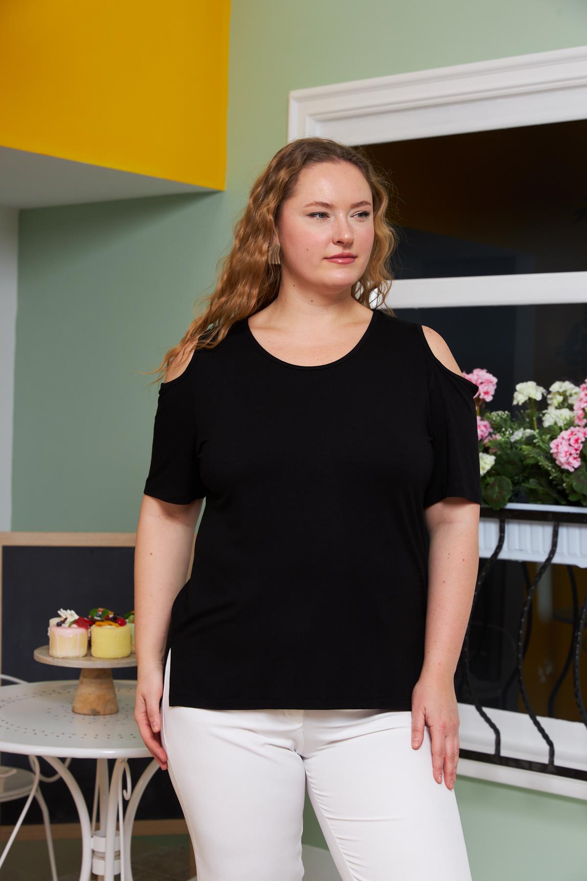 Omuzları Açık Büyük Beden Tişört Siyah