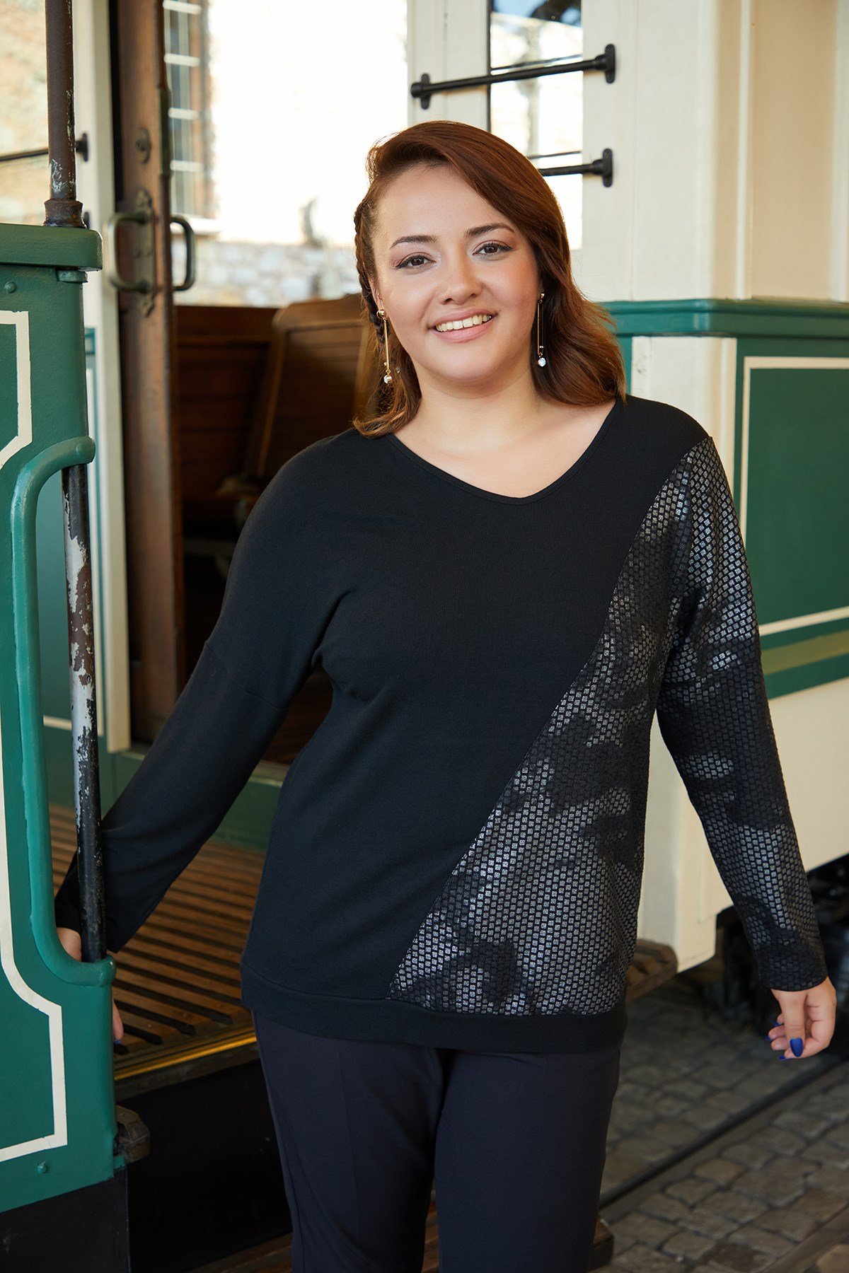 Rmg Asimetrik Garnili Büyük Beden Siyah Bluz