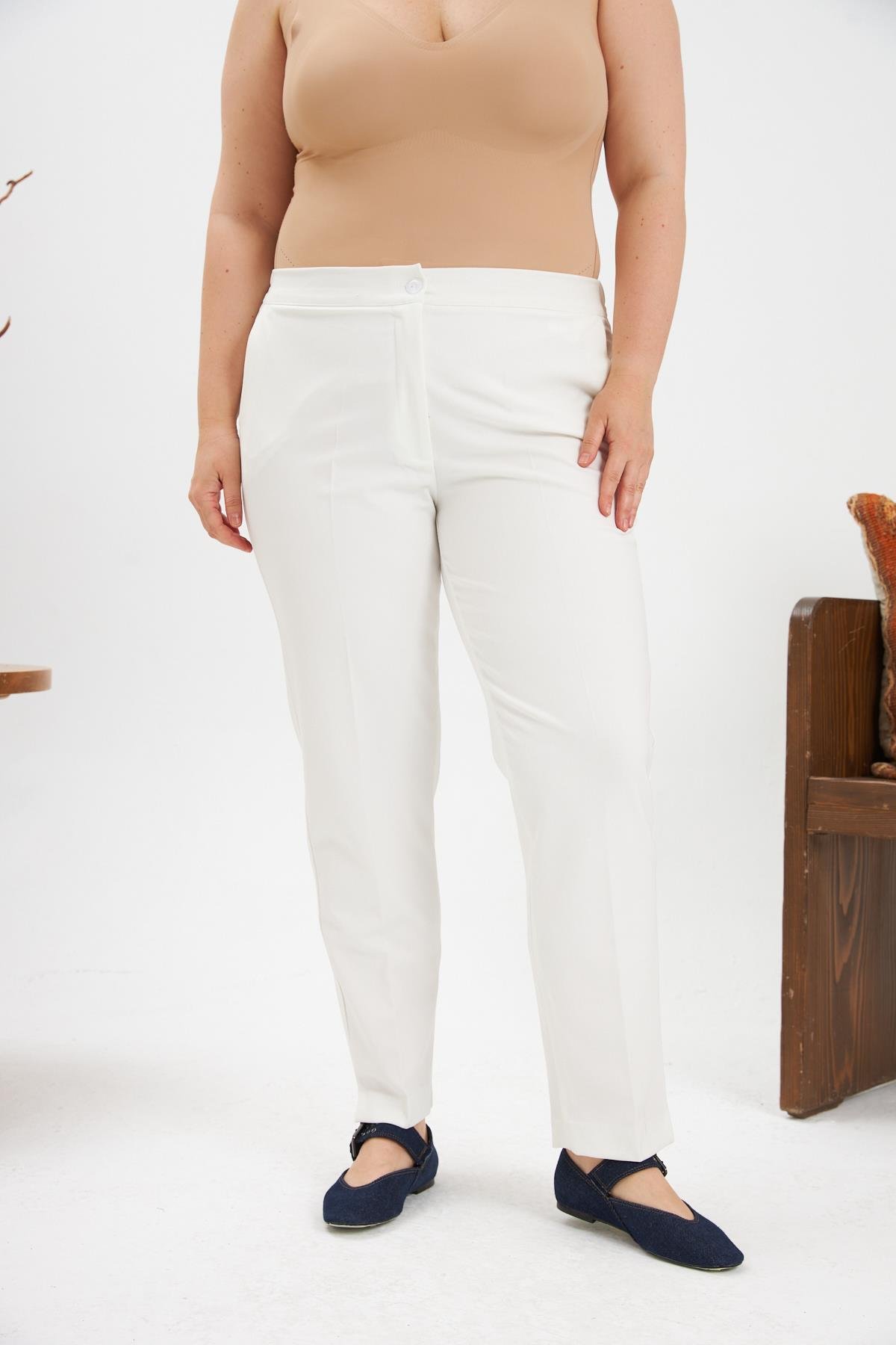 Bel Lastikli Paça Mini Yırtmaçlı Büyük Beden Ekru Kumaş Pantolon