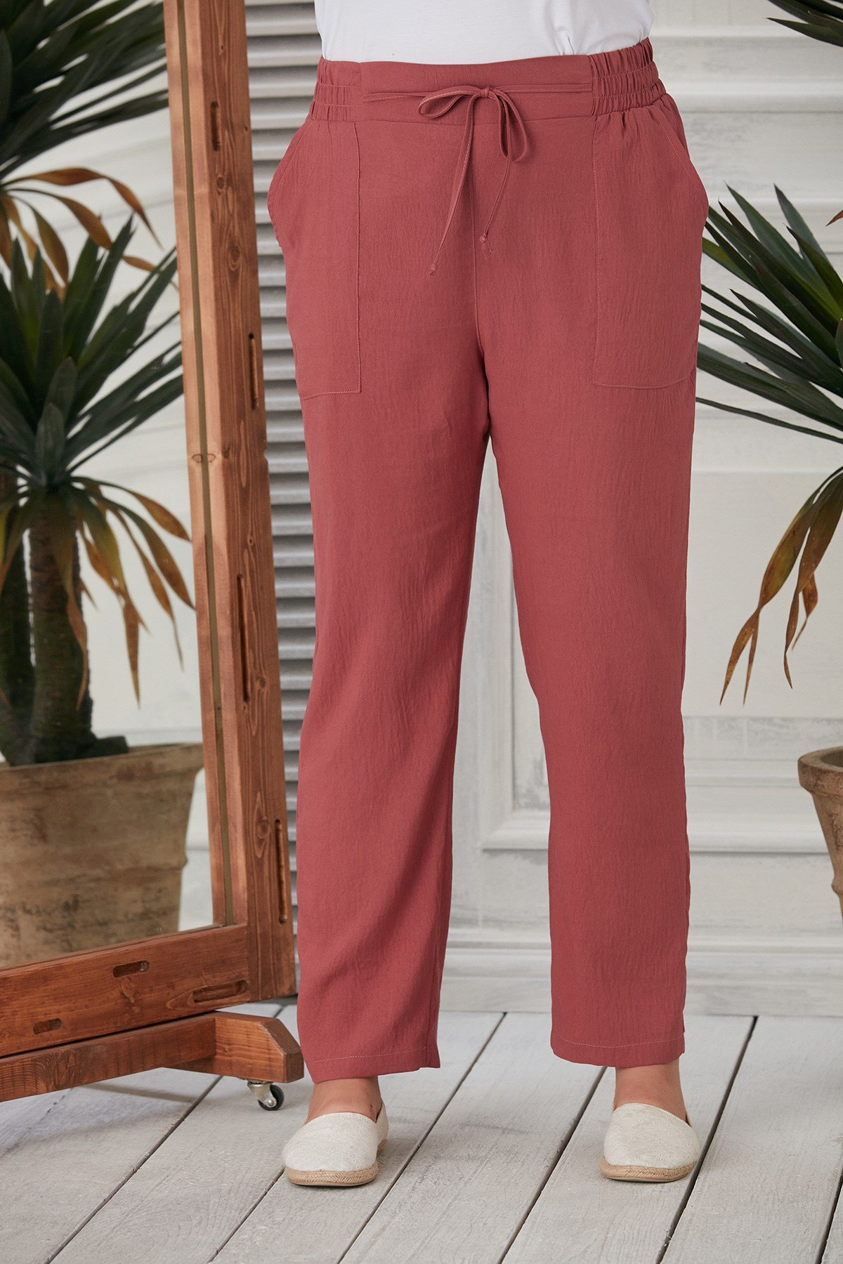 Beli Lastikli Bağcık Detaylı Büyük Beden Gülkurusu Pantolon