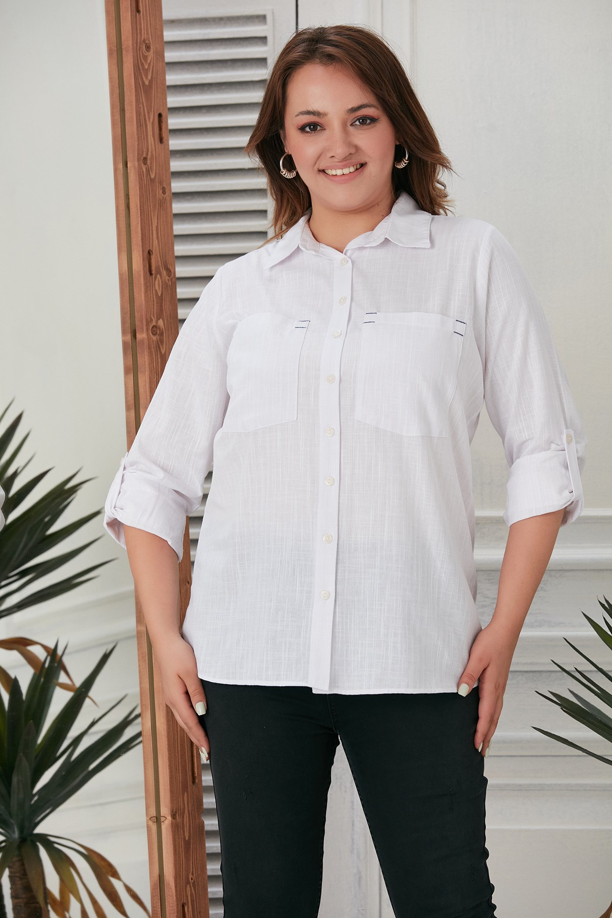 Cep Nakış Detaylı Büyük Beden Beyaz Pamuk Gömlek