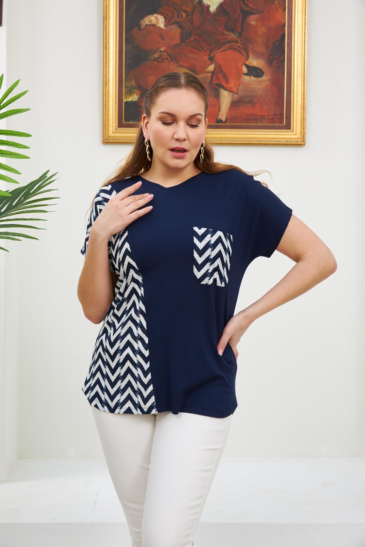 Cep Ve Kol Garnili Büyük Beden Lacivert Tişört