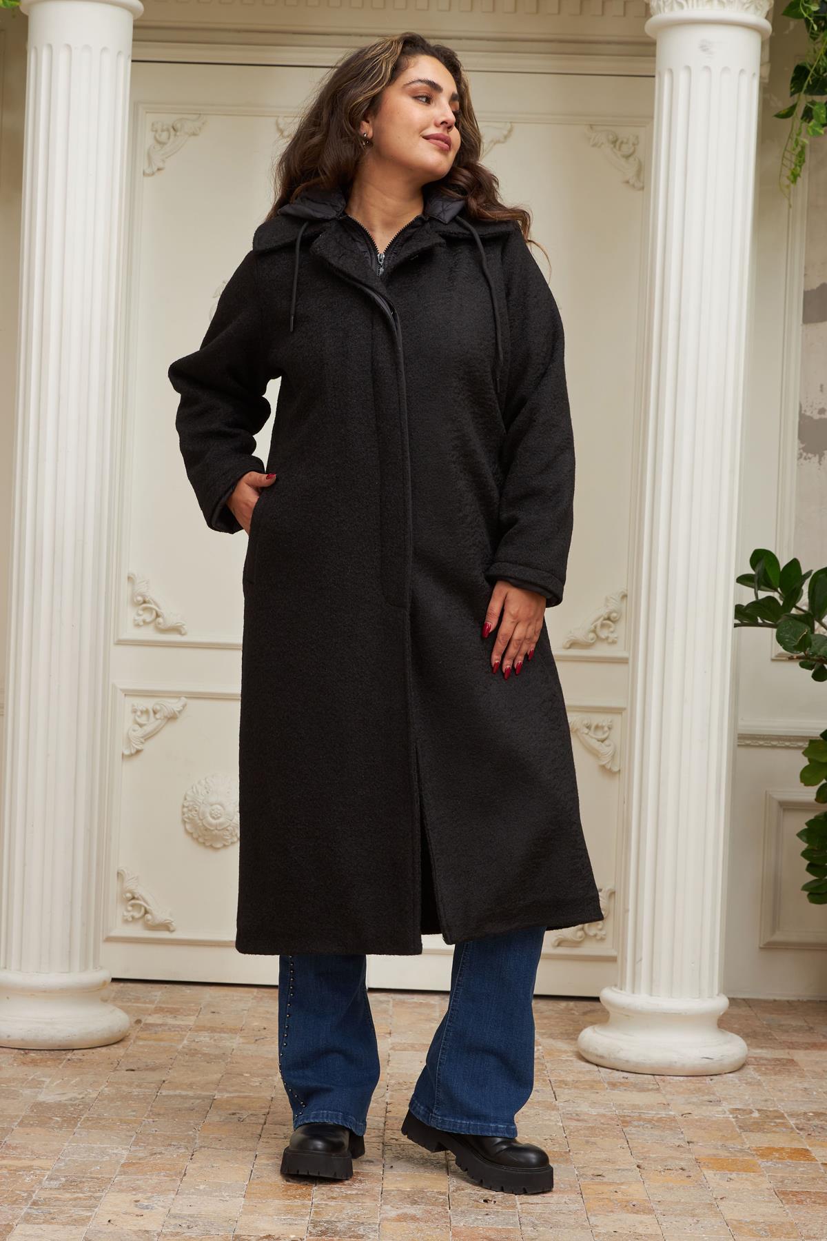 İçi Kapitone Büyük Beden Kapşonlu Siyah Kaban