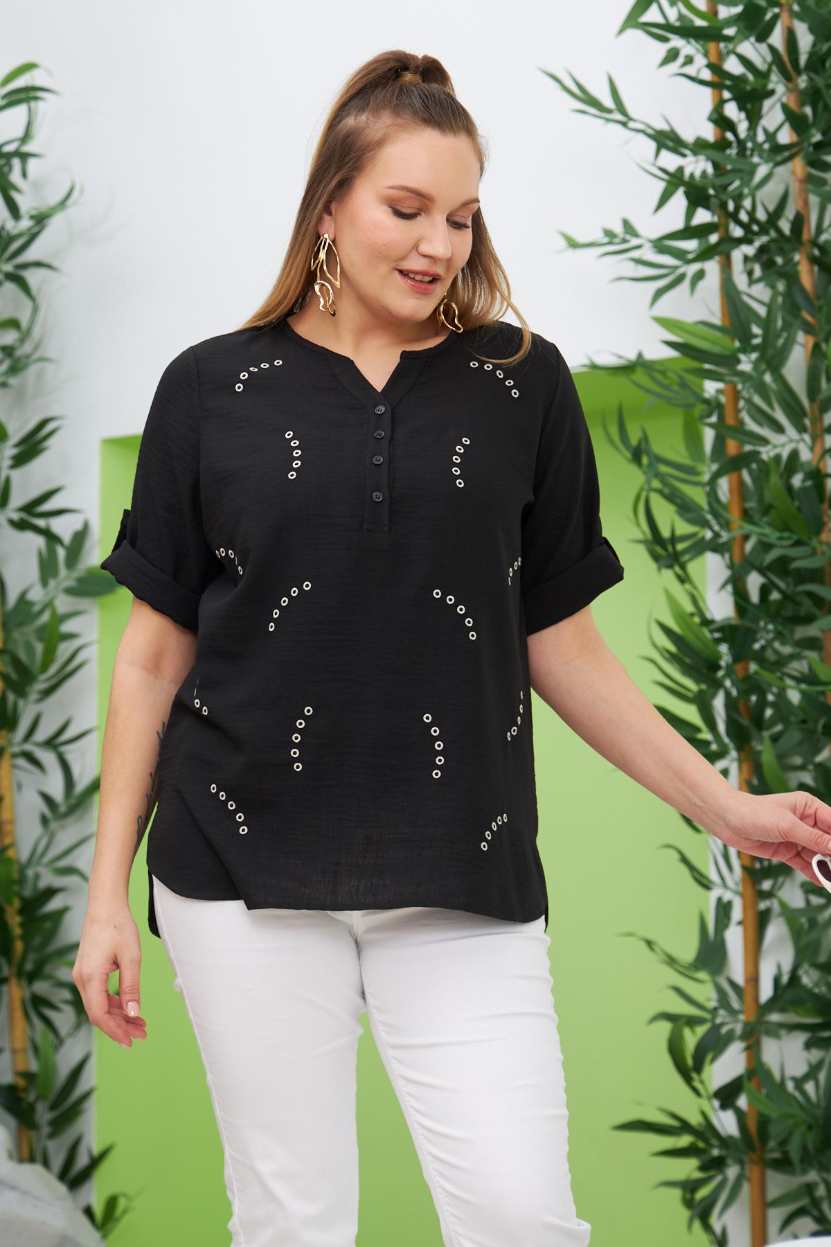 Nakış Detaylı Yanları Yırtmaçlı Büyük Beden Siyah Bluz
