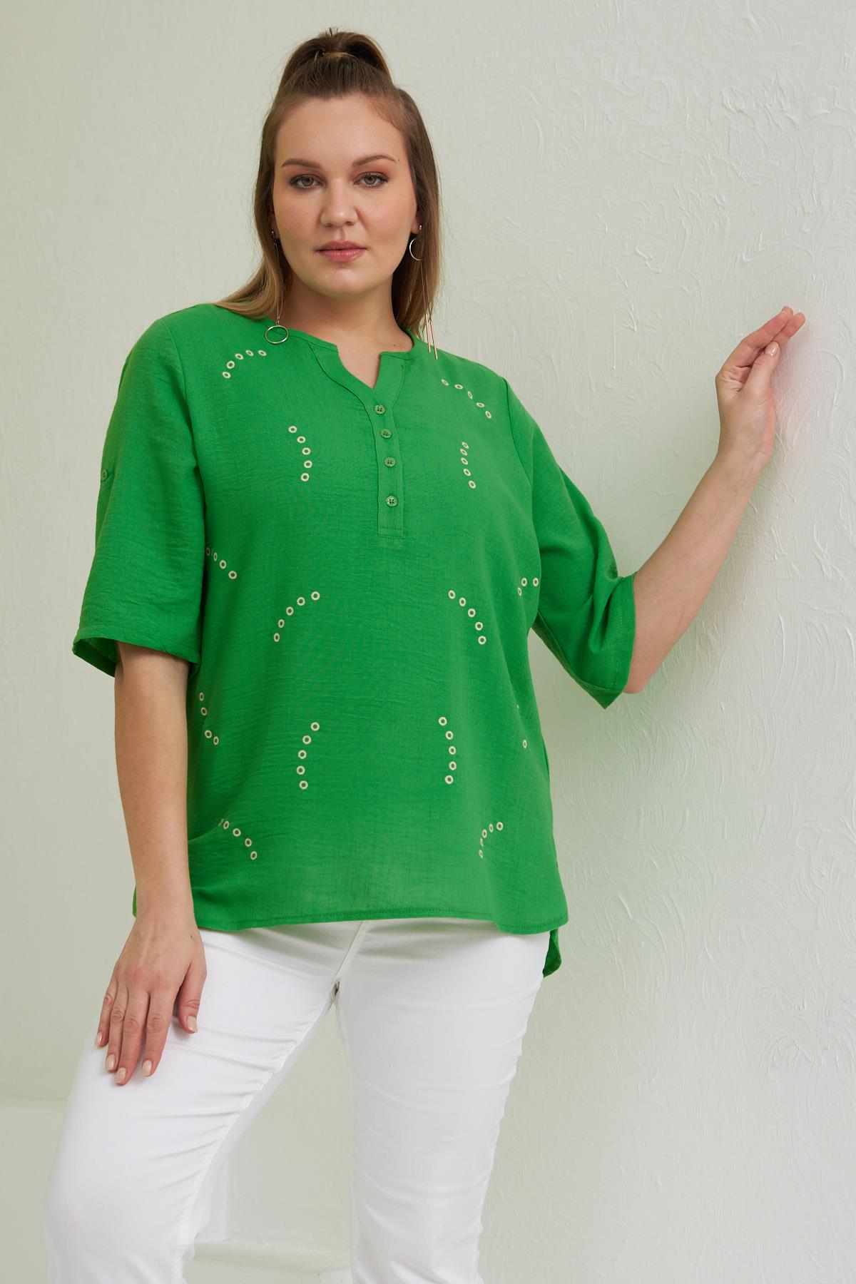 Nakış Detaylı Yanları Yırtmaçlı Büyük Beden Yeşil Bluz