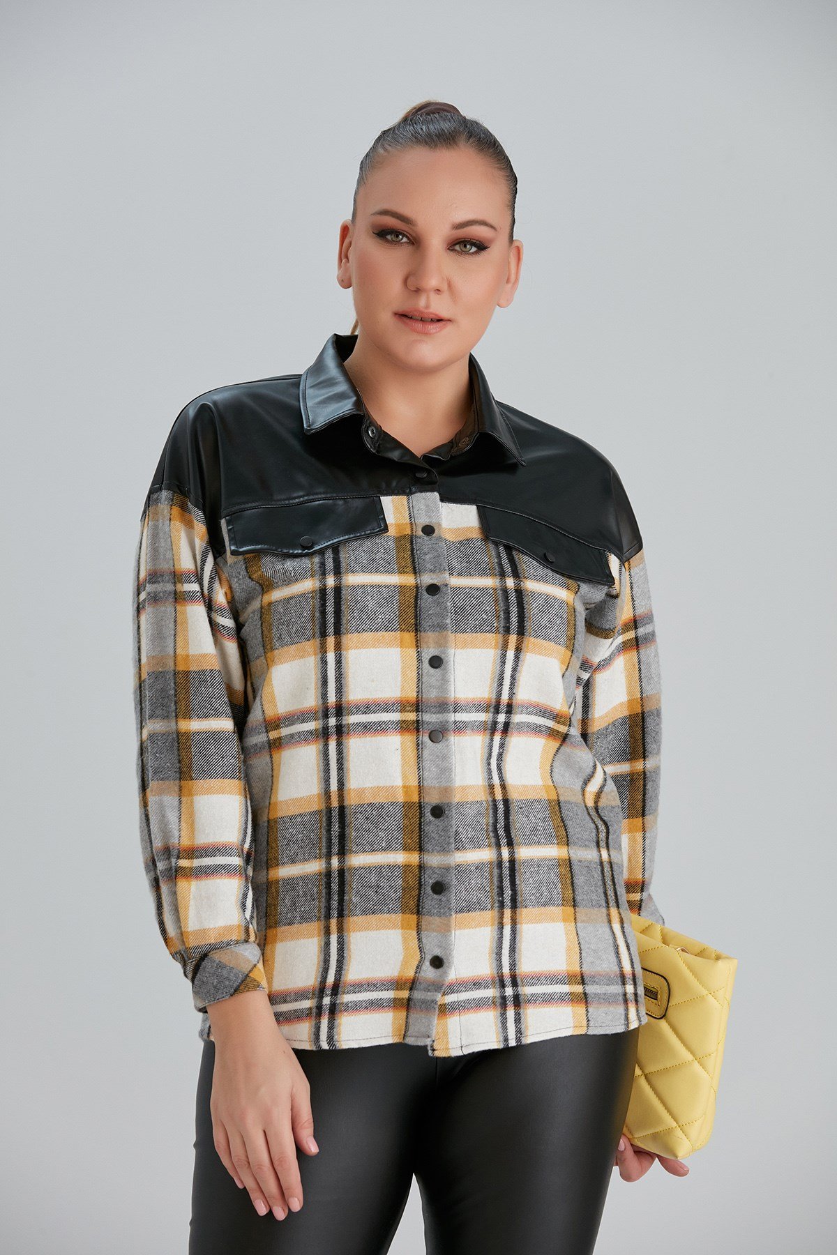 Omuz Ve Cep Kapakları Deri Detaylı Büyük Beden Hardal Gömlek