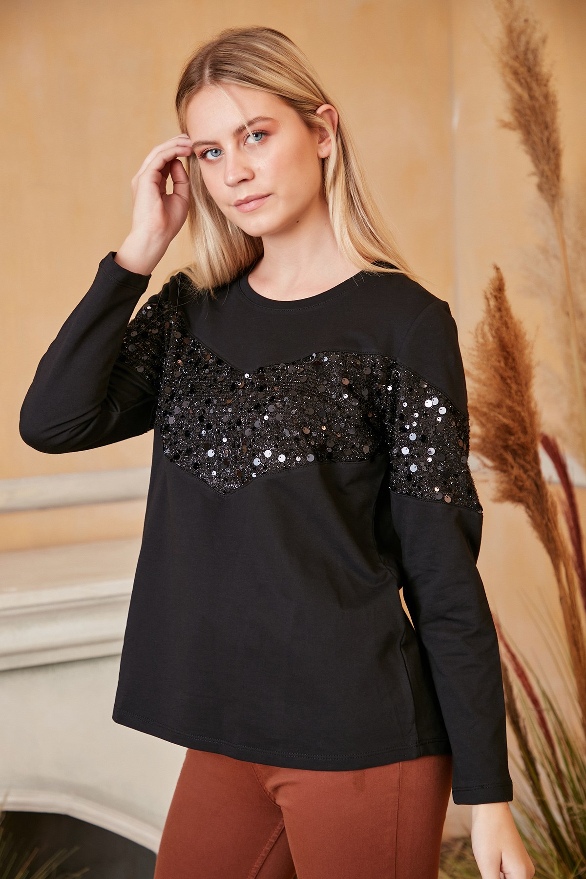 Rmg Pul Payet İşlemeli Siyah Sweatshirt