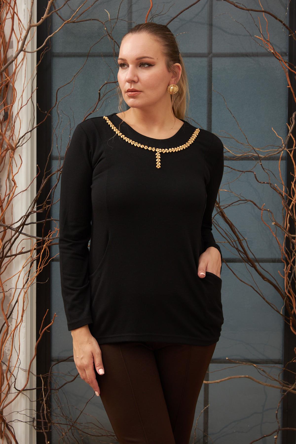 Yaka Aksesuarlı Cepli Büyük Beden Siyah Bluz