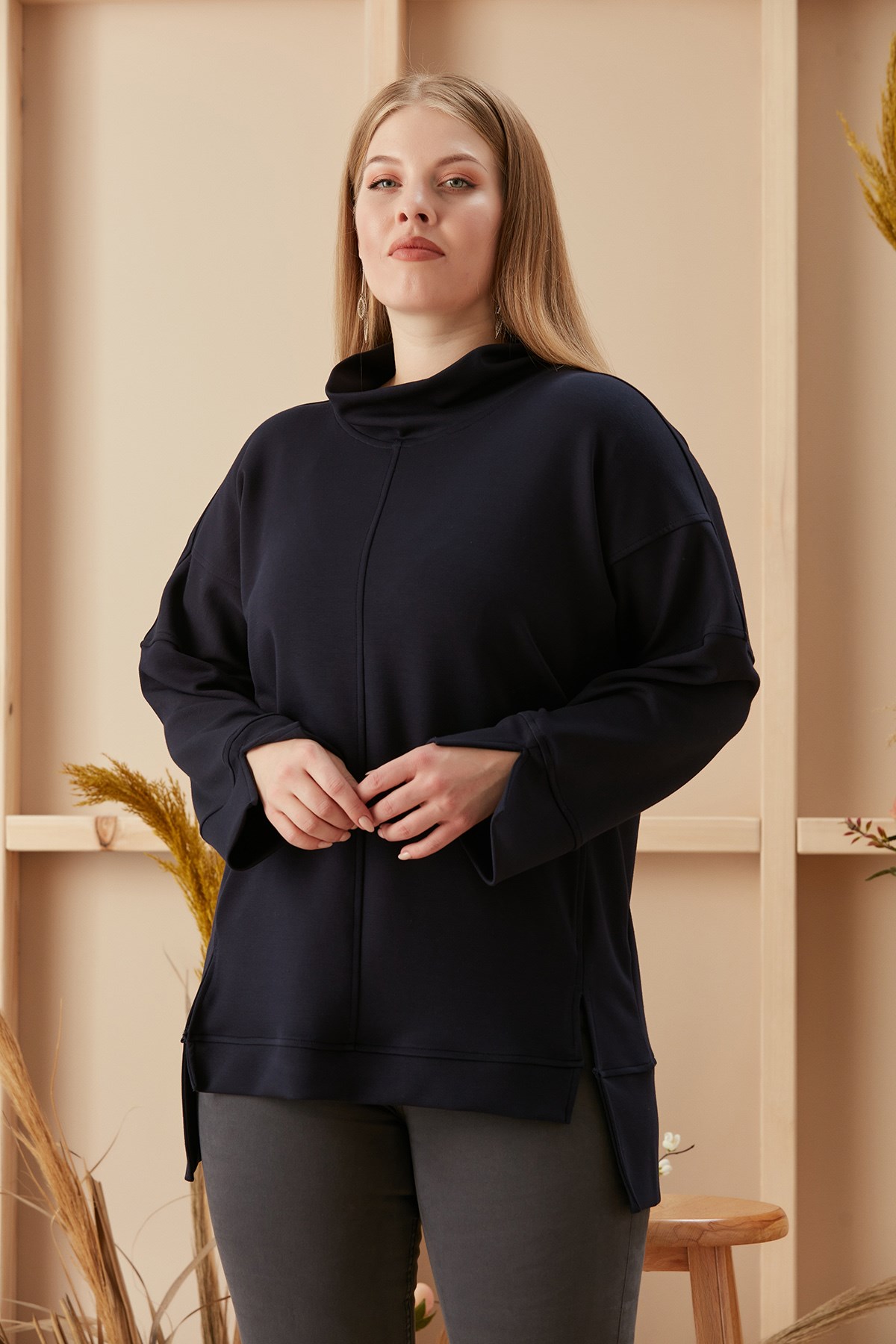 Rmg Yırtmaç Detaylı Boğazlı Lacivert Büyük Beden Sweatshirt