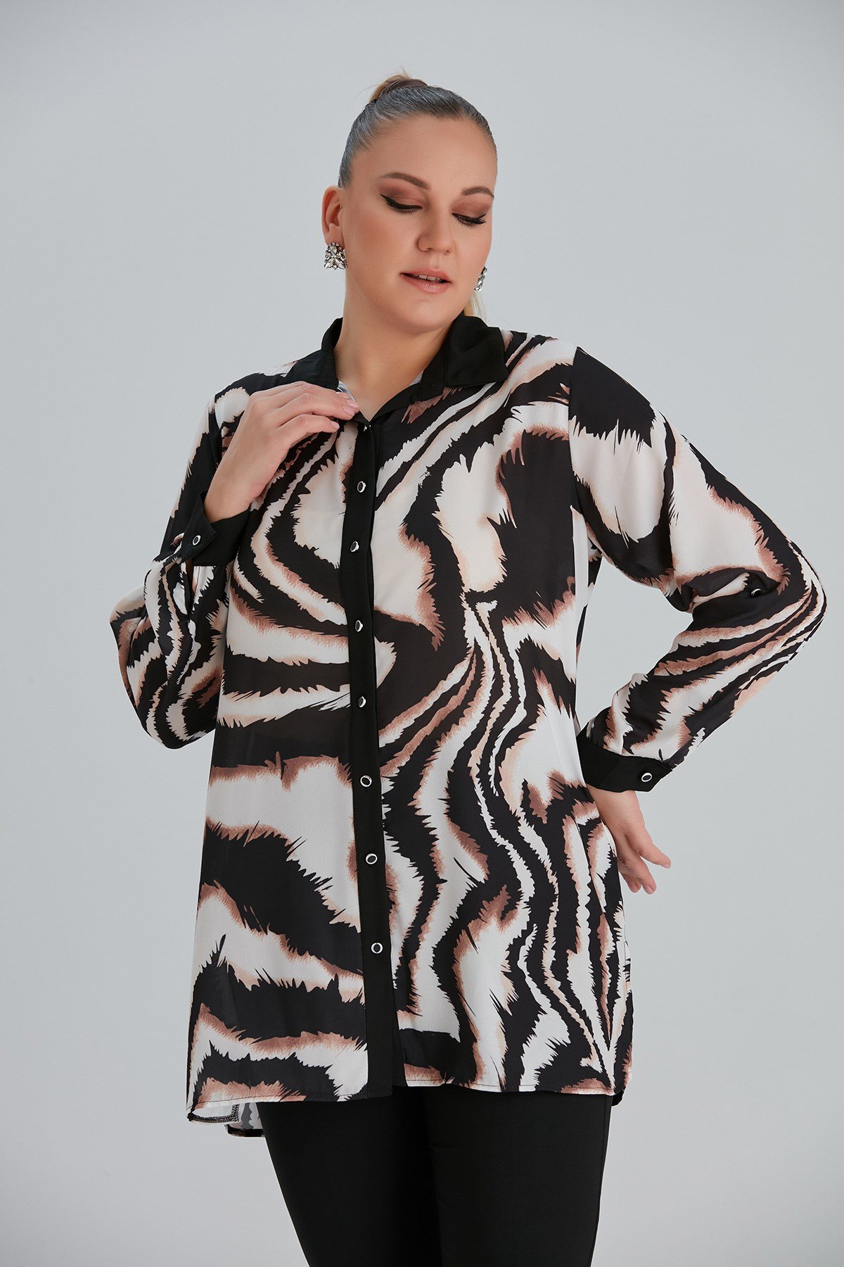 Zebra Desen Büyük Beden Siyah Gömlek