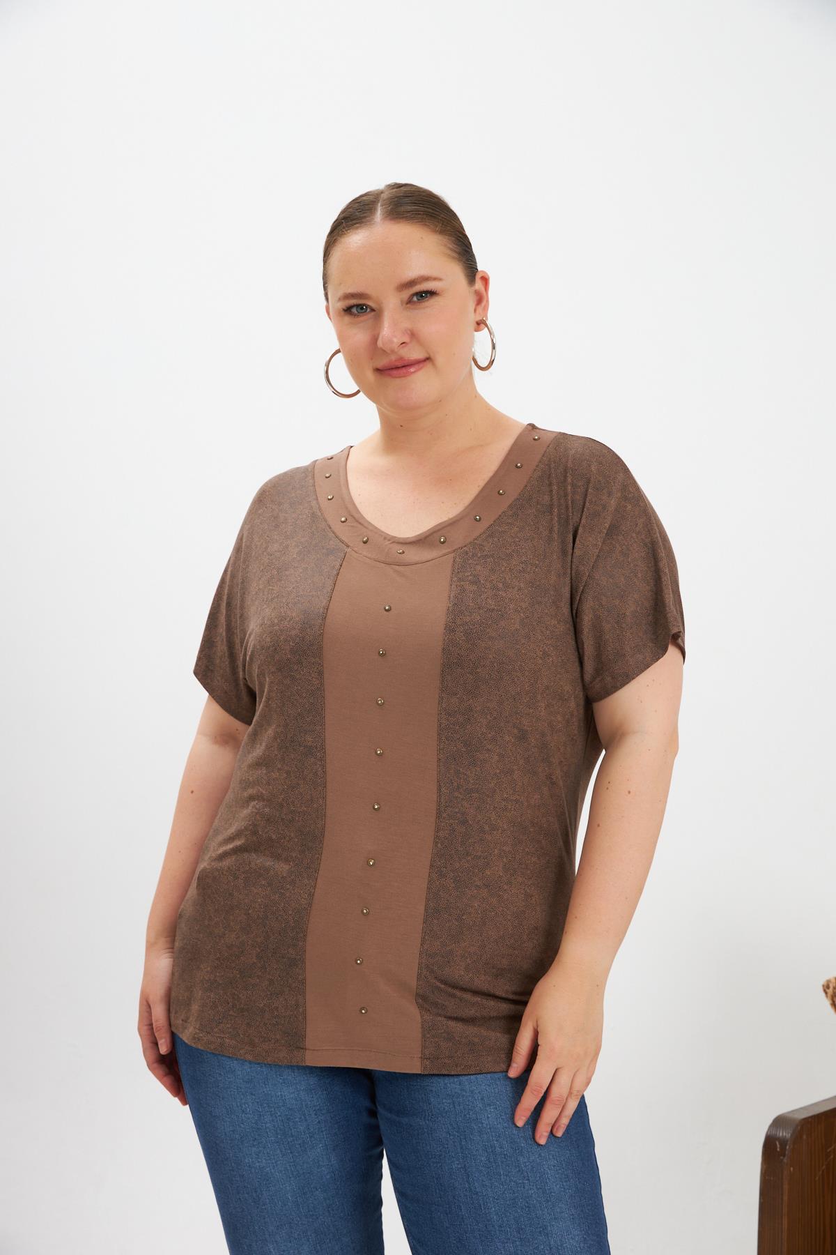 Şerit Ve Zımba Detaylı Büyük Beden Kadın Bluz Vizon