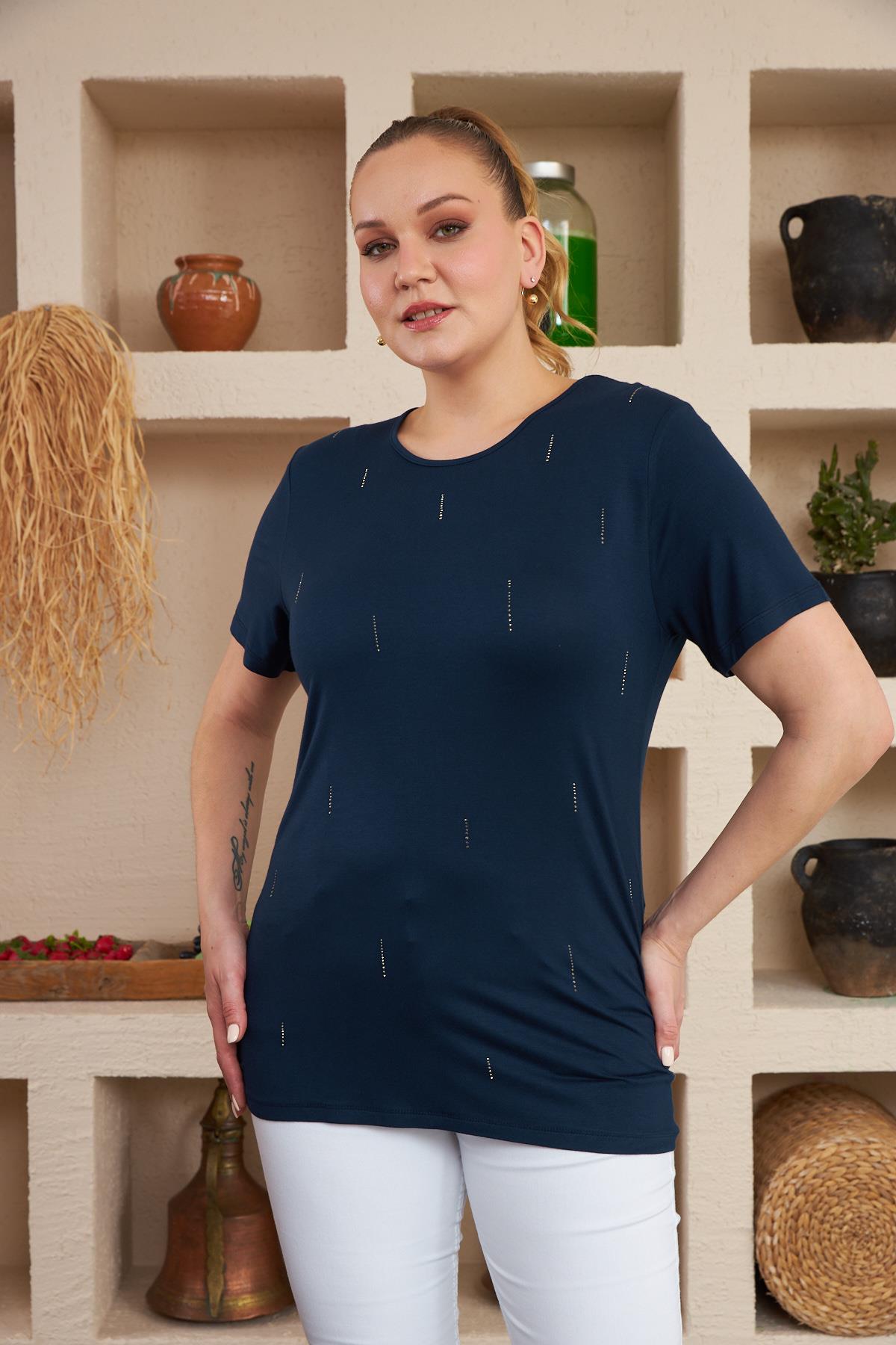 Taş Baskı Detaylı Büyük Beden Lacivert Tişört