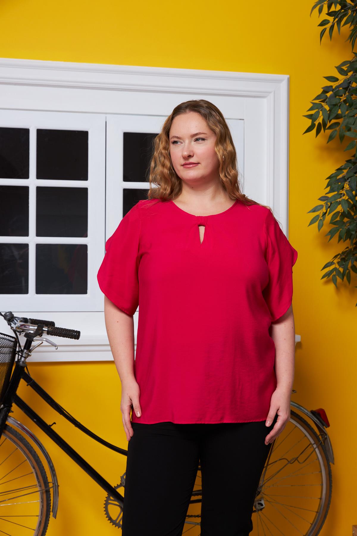 Yaka ve Kol Detaylı Büyük Beden Bluz Fuşya