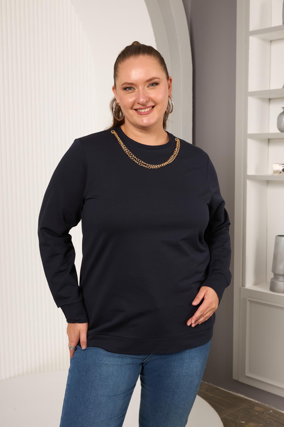 Yaka Zincir Detaylı Büyük Beden Sweatshirt Lacivert