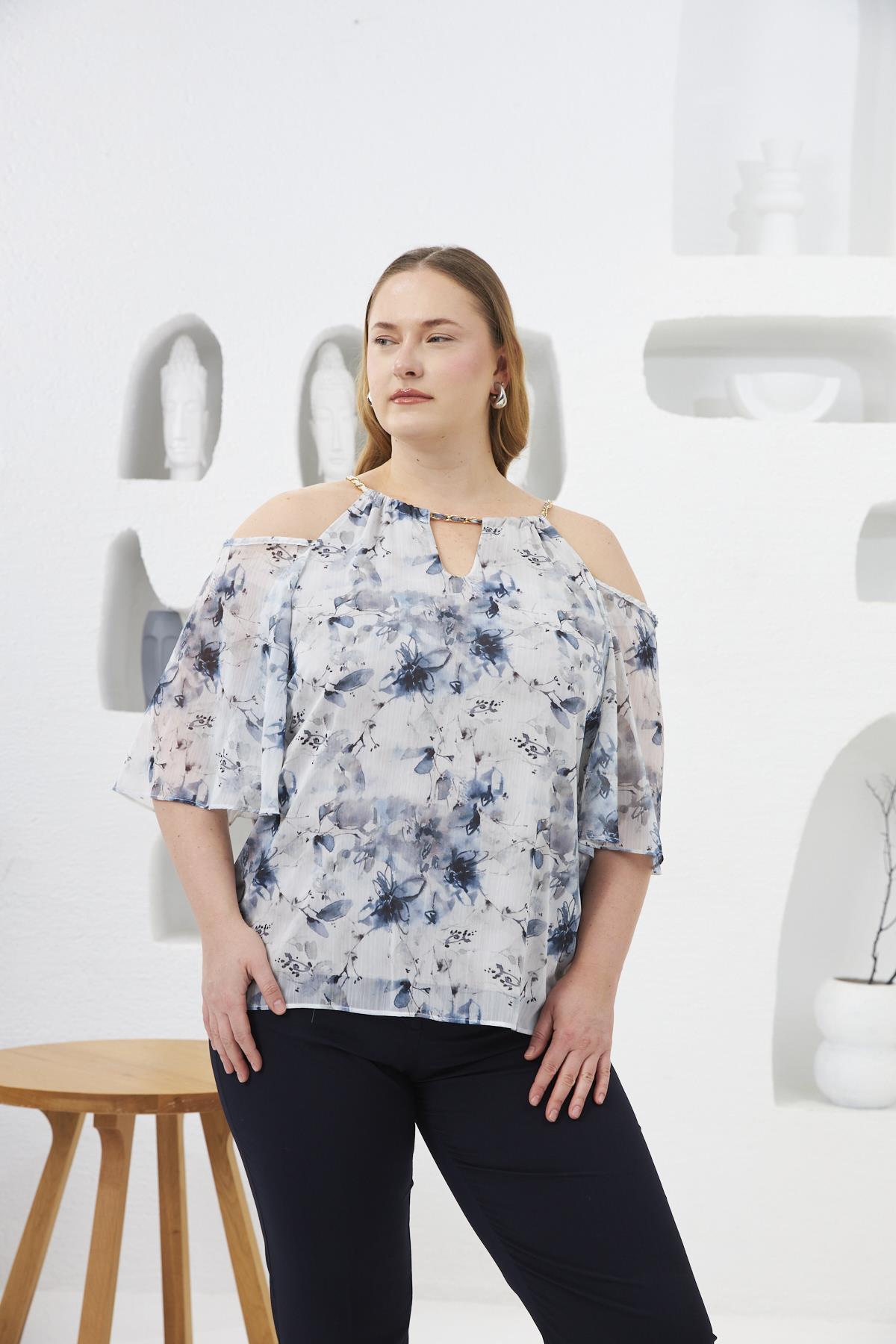 Yaka Zincirli Astarlı Büyük Beden Bluz Ekru